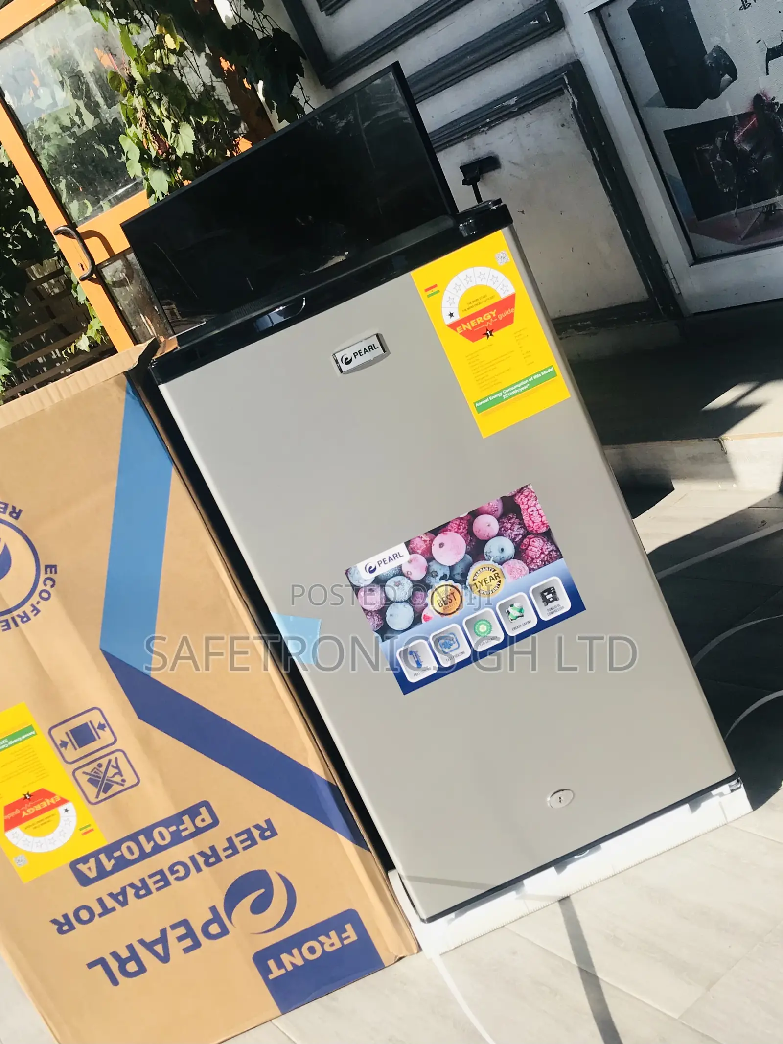Grab Singledoor Top Mount 80 Liters Tabletop Pearl Fridge