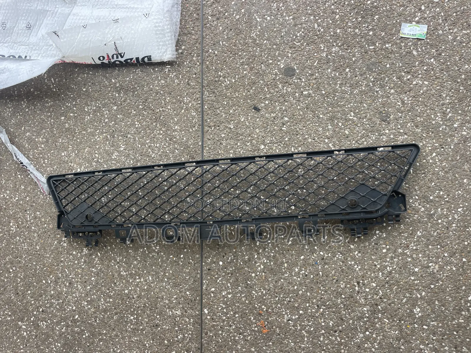 Mercedes Benz W204 C250 Down Grill Shell