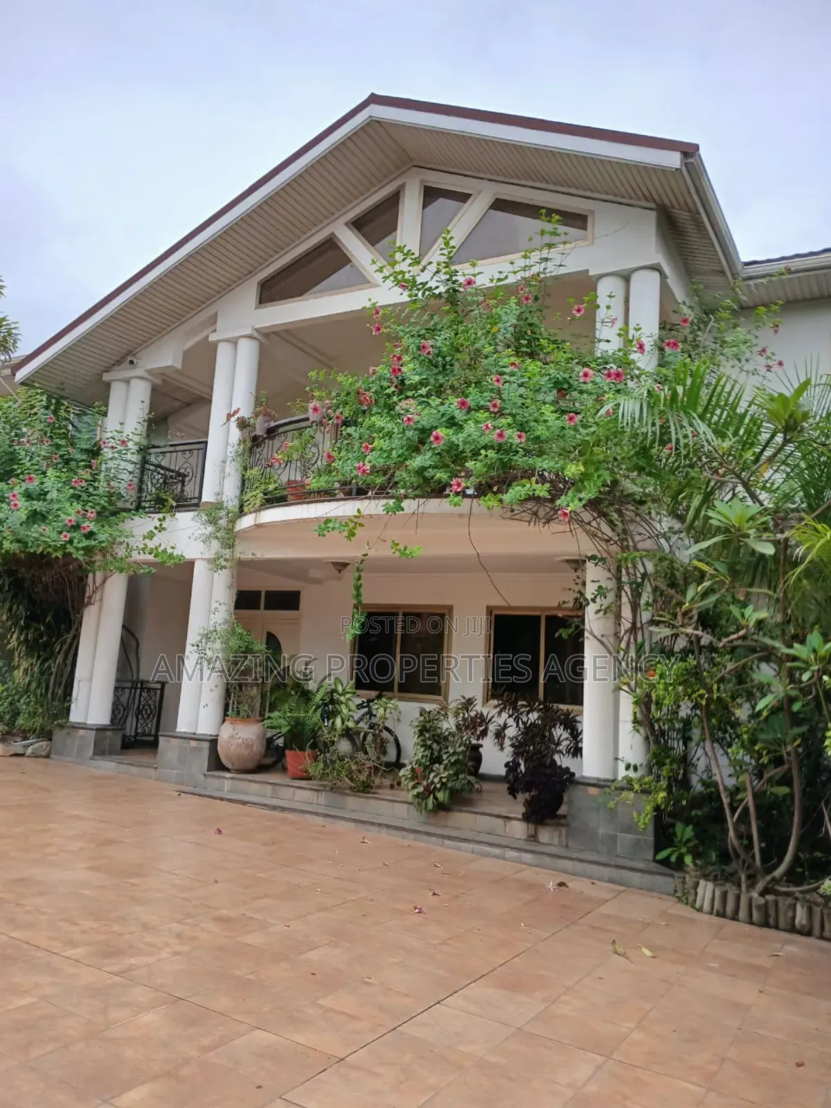 5bdrm Mansion in Dzorwulu for sale