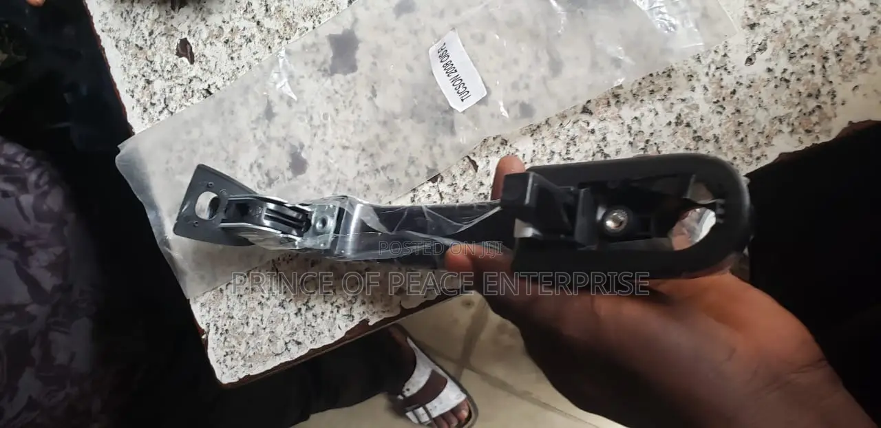 Hyundai Tucson 2008 2009 2010 Outside Door Handle