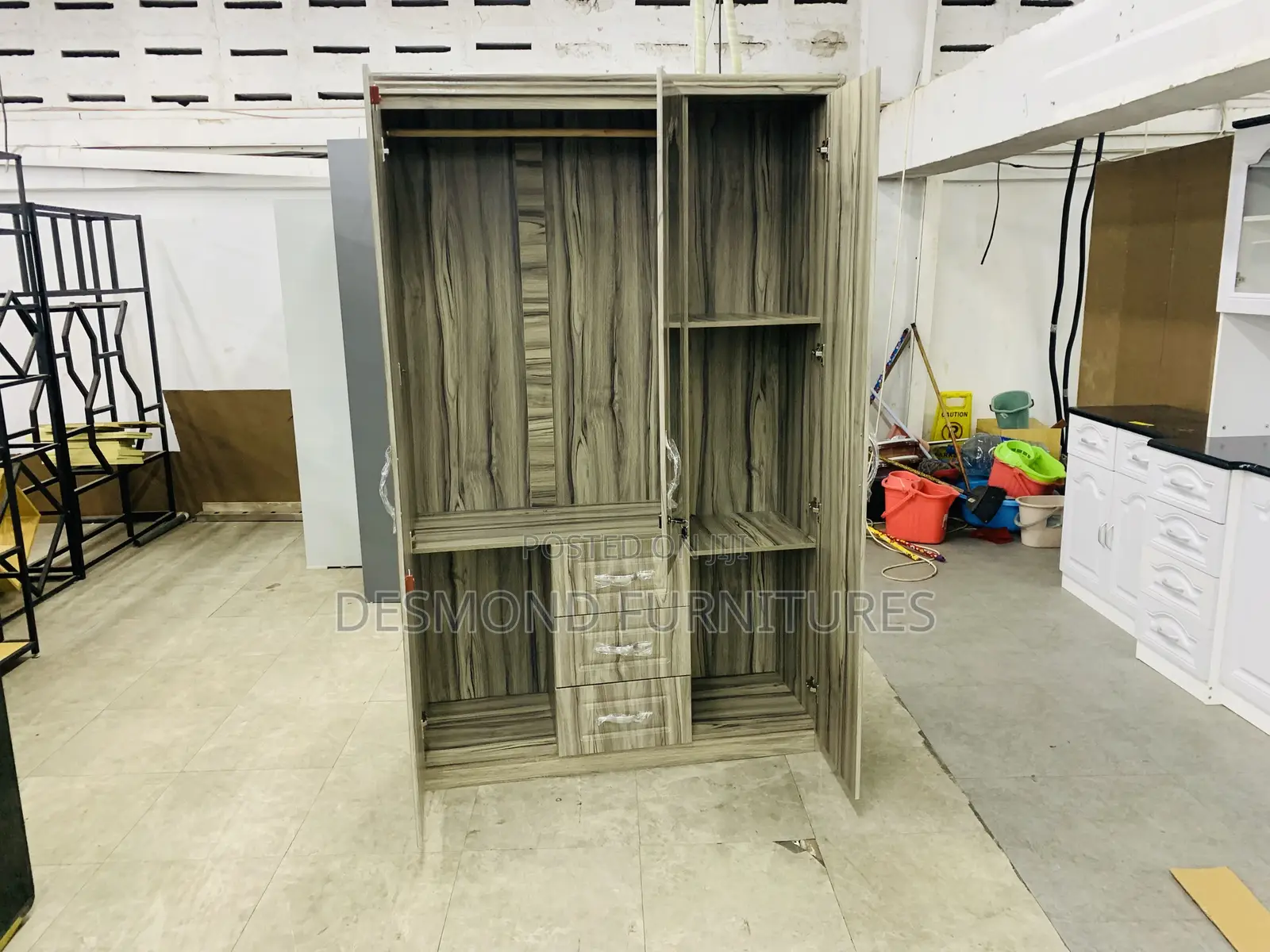 Wardrobe 3 In 1 With A Mirror ( 8153)