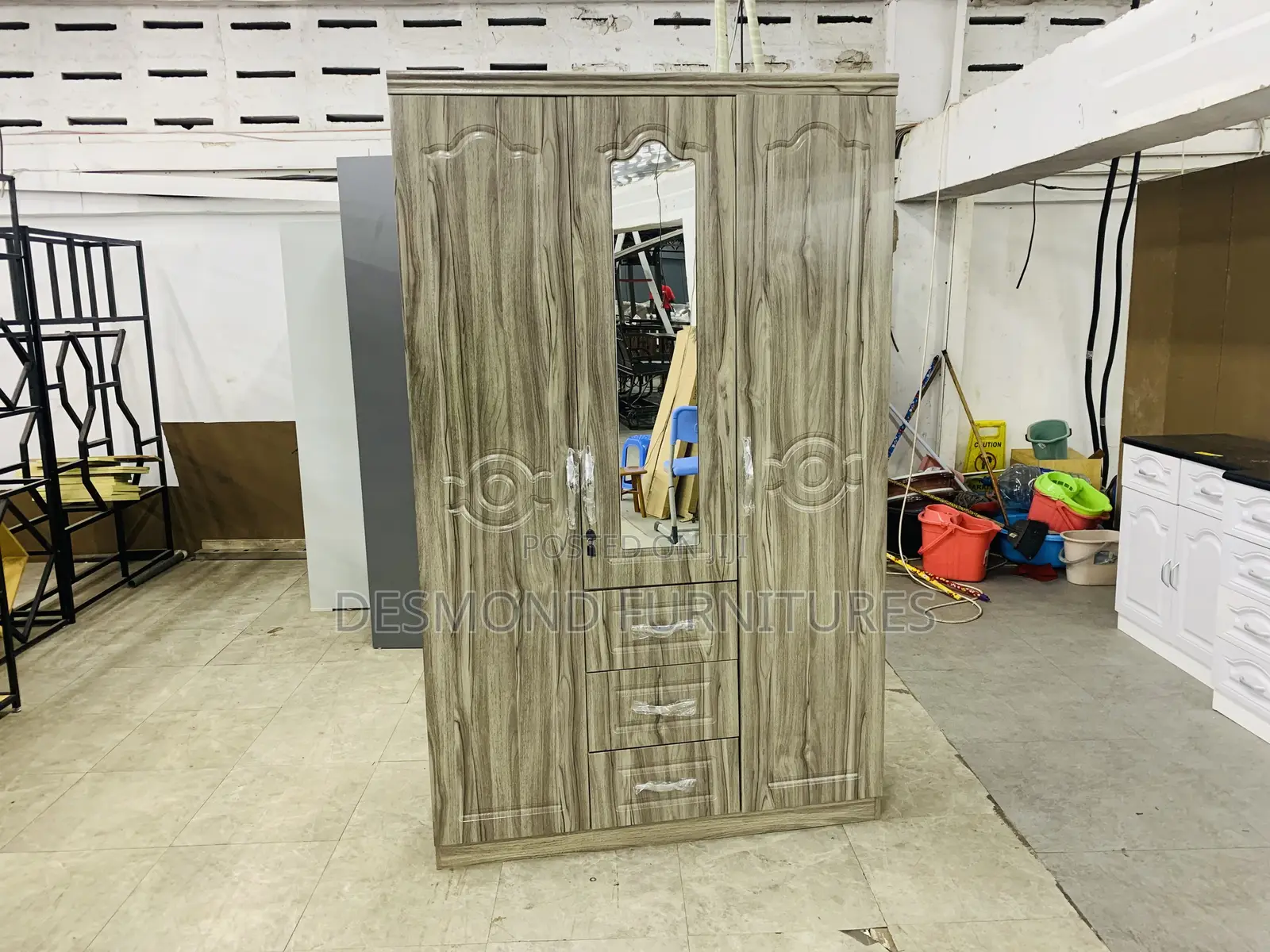 Wardrobe 3 In 1 With A Mirror ( 8153)