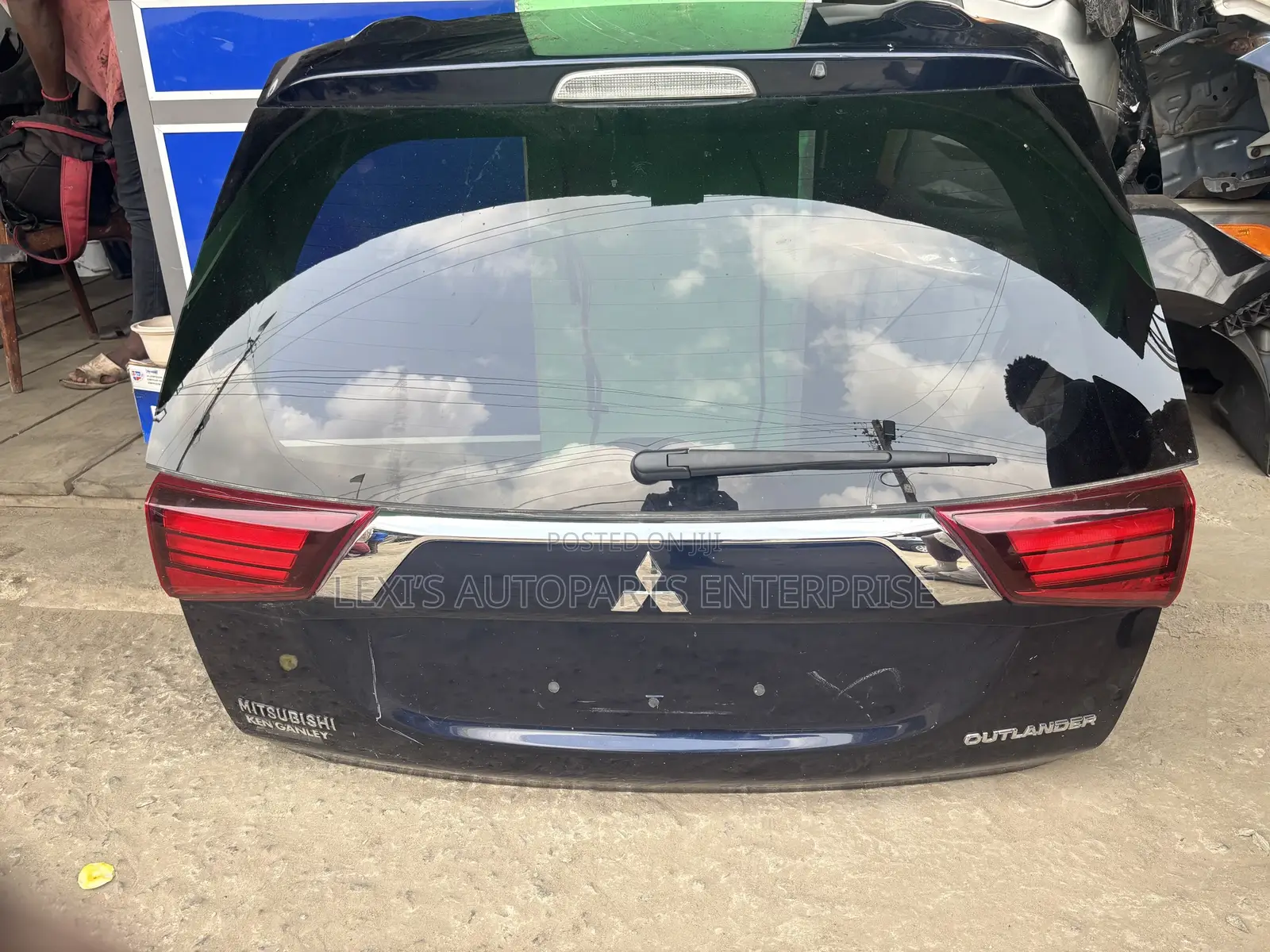 Mitsubishi Outlander 2017 Booth