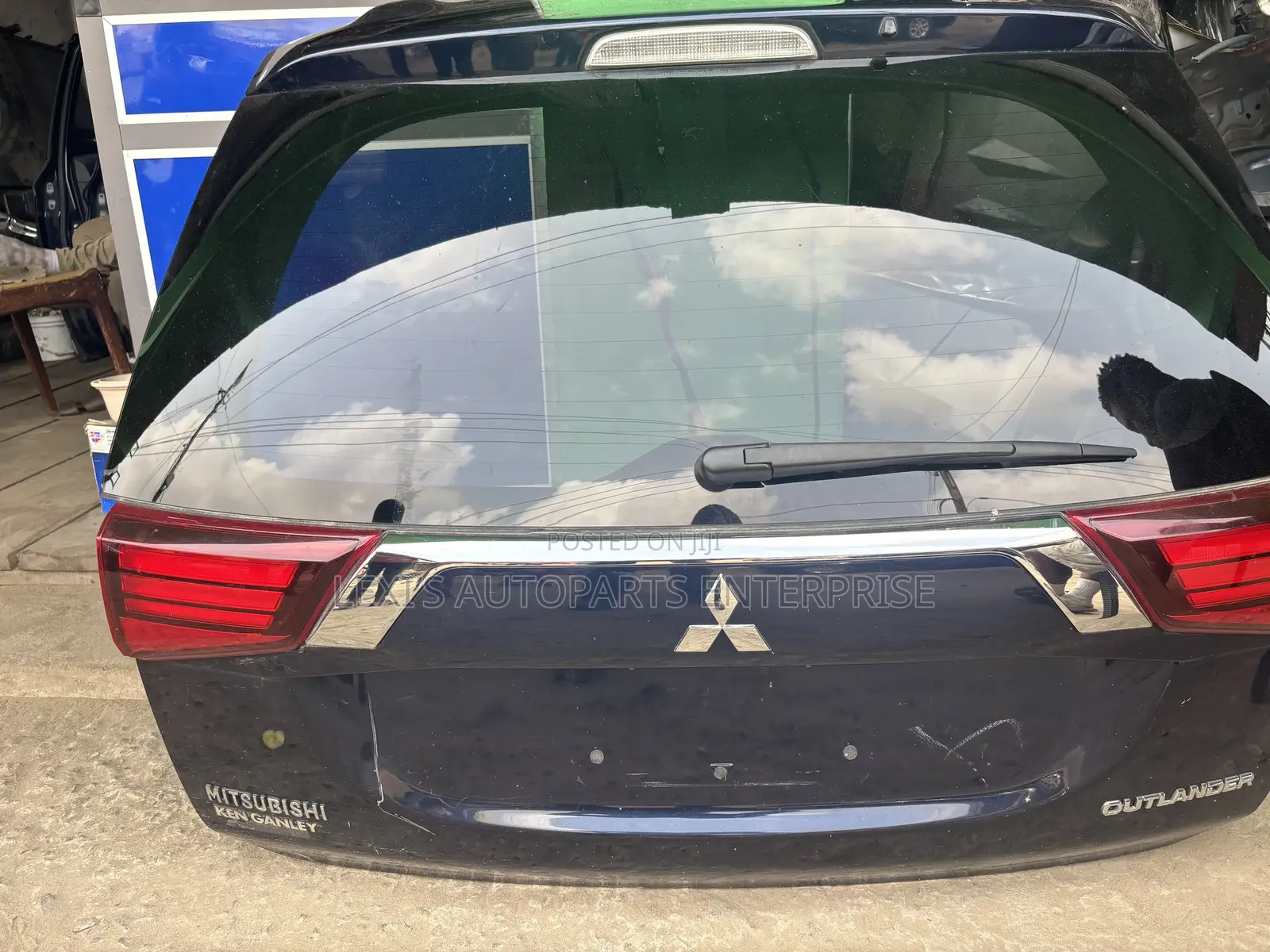 Mitsubishi Outlander 2017 Booth