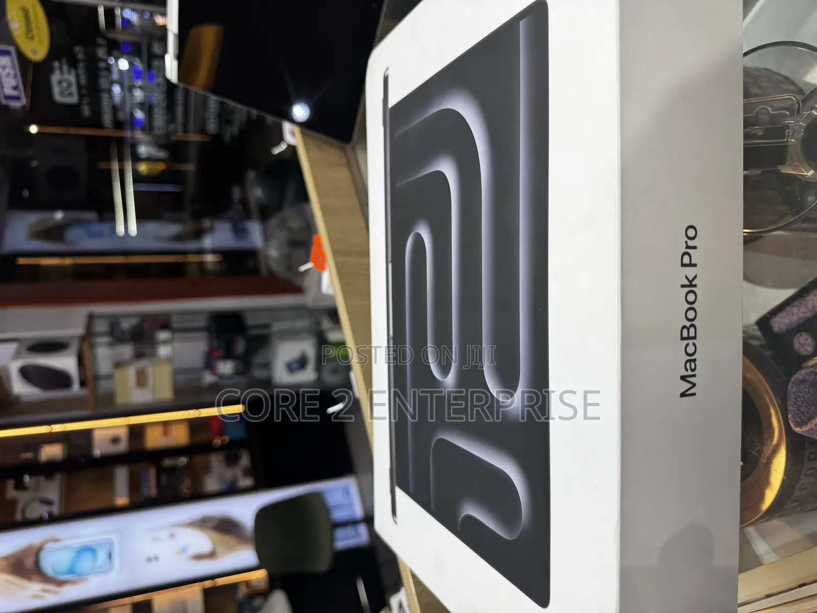 New Laptop Apple MacBook Pro 2024 M4 14-Inch 16GB Apple M4 SSD 512GB