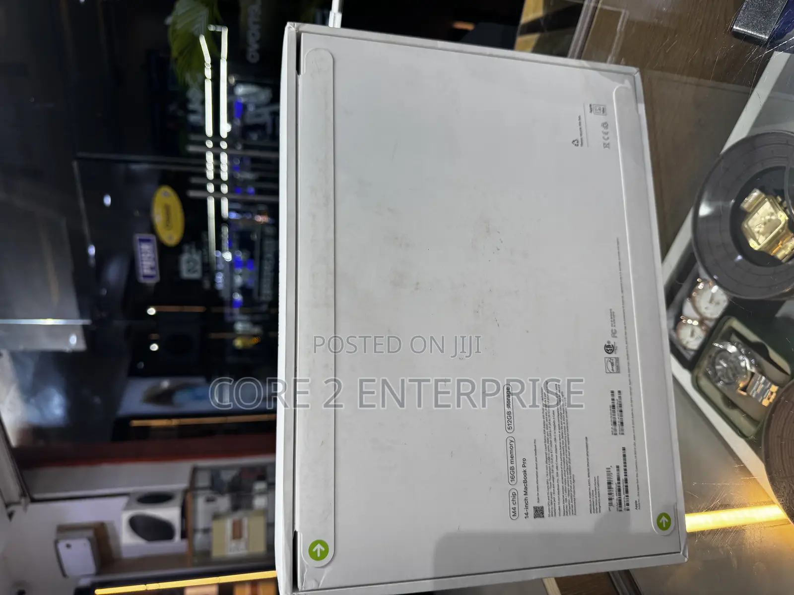 New Laptop Apple MacBook Pro 2024 M4 14-Inch 16GB Apple M4 SSD 512GB