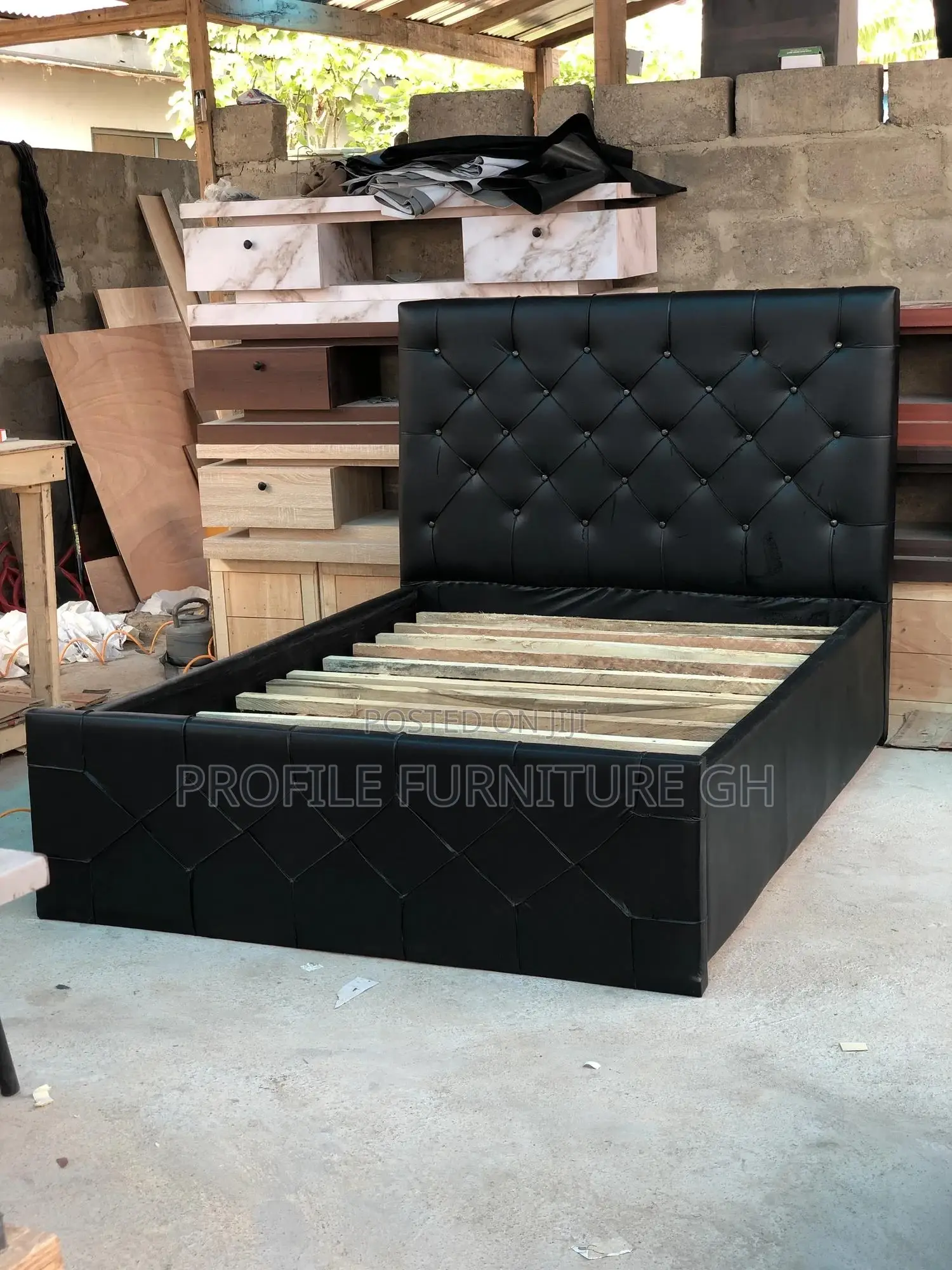 Doubles Bedframe 54x75// Durable And Luxurious