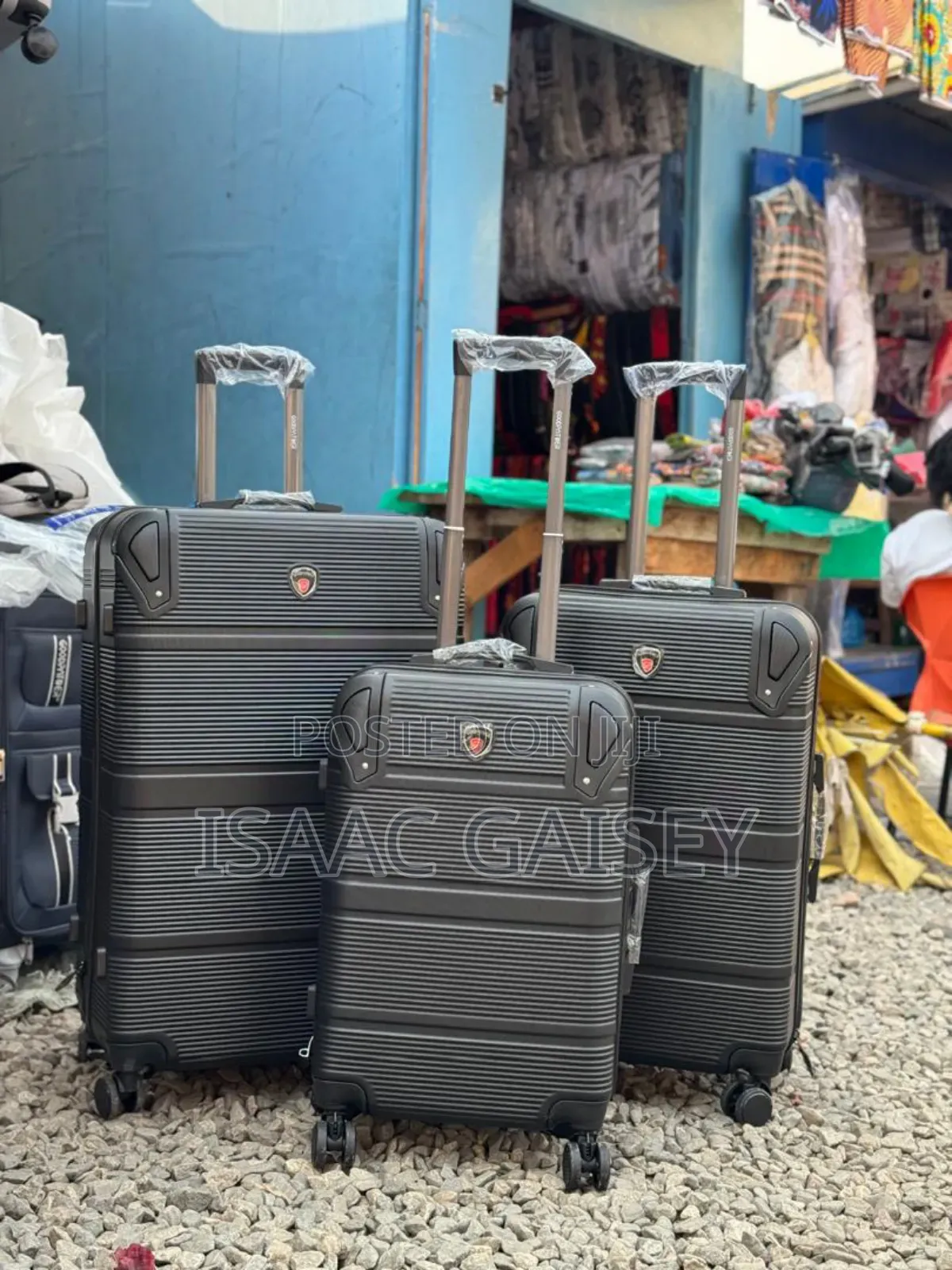 3set Quality Trolling Anticrake Luggages in Black Color