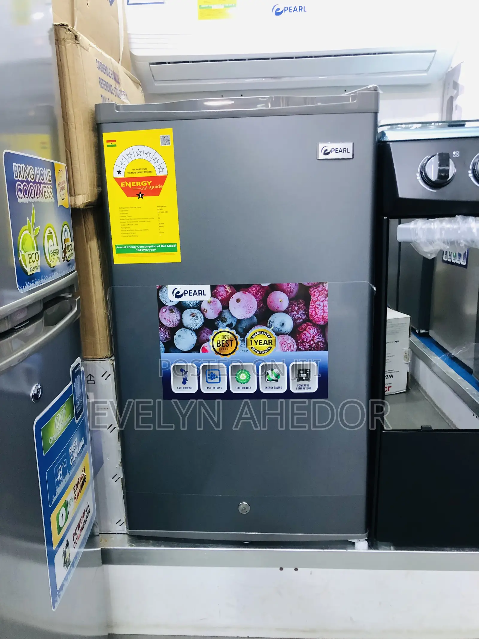 92 Liters Pearl Table Top Fridge With One Door and Ice Make