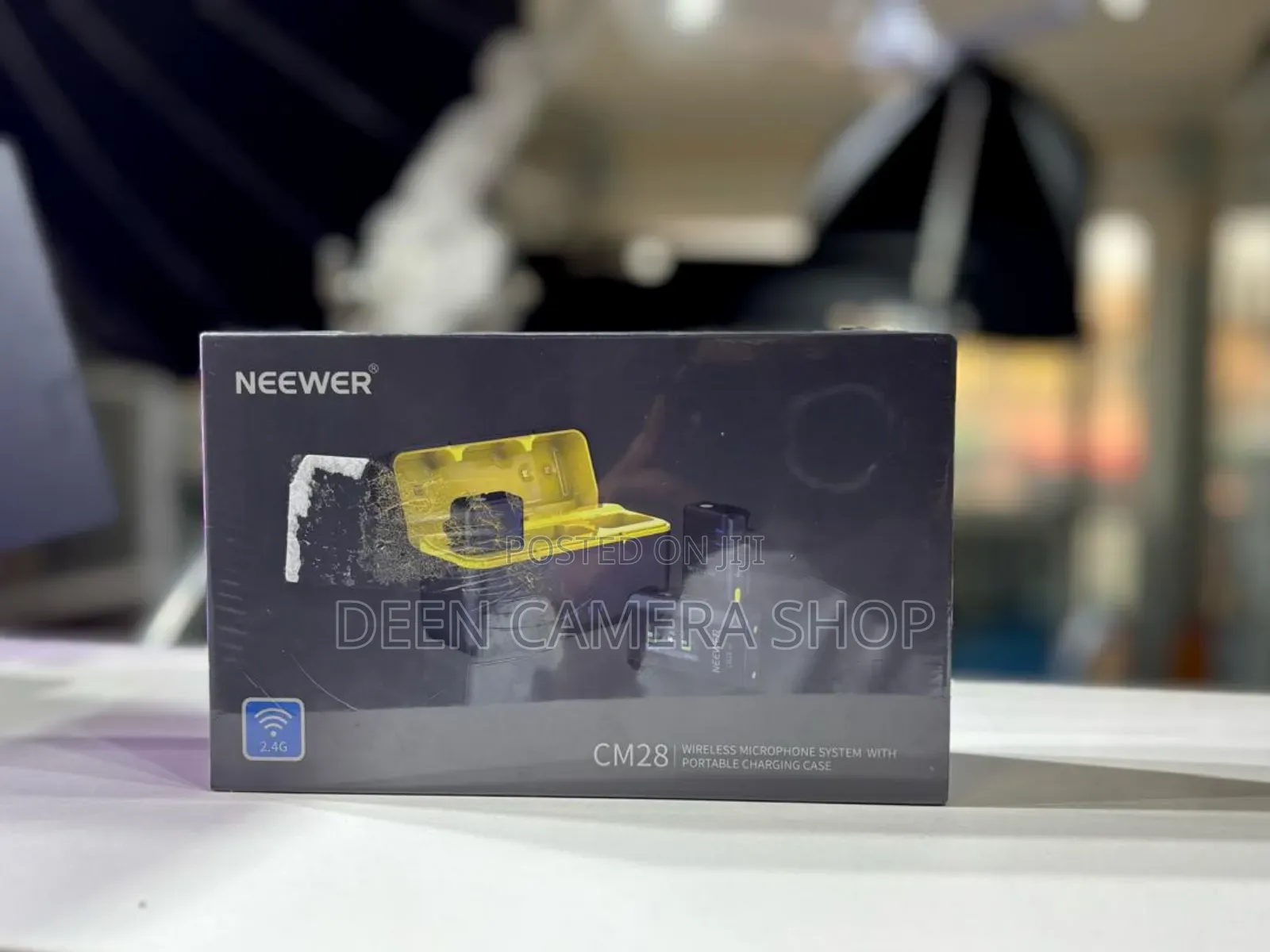NEEWER CM28 Wireless Lavalier Microphone System