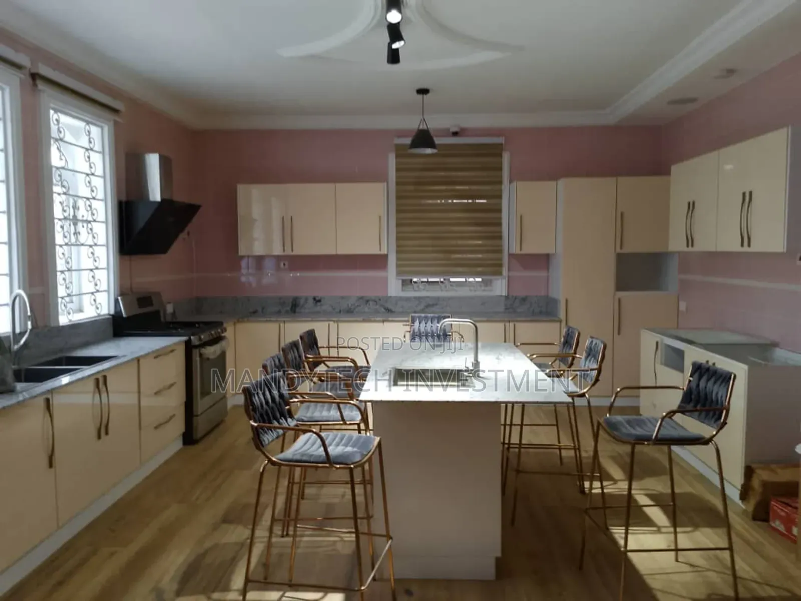 Classic 6 Bedroom Manson - Tema Com. 12