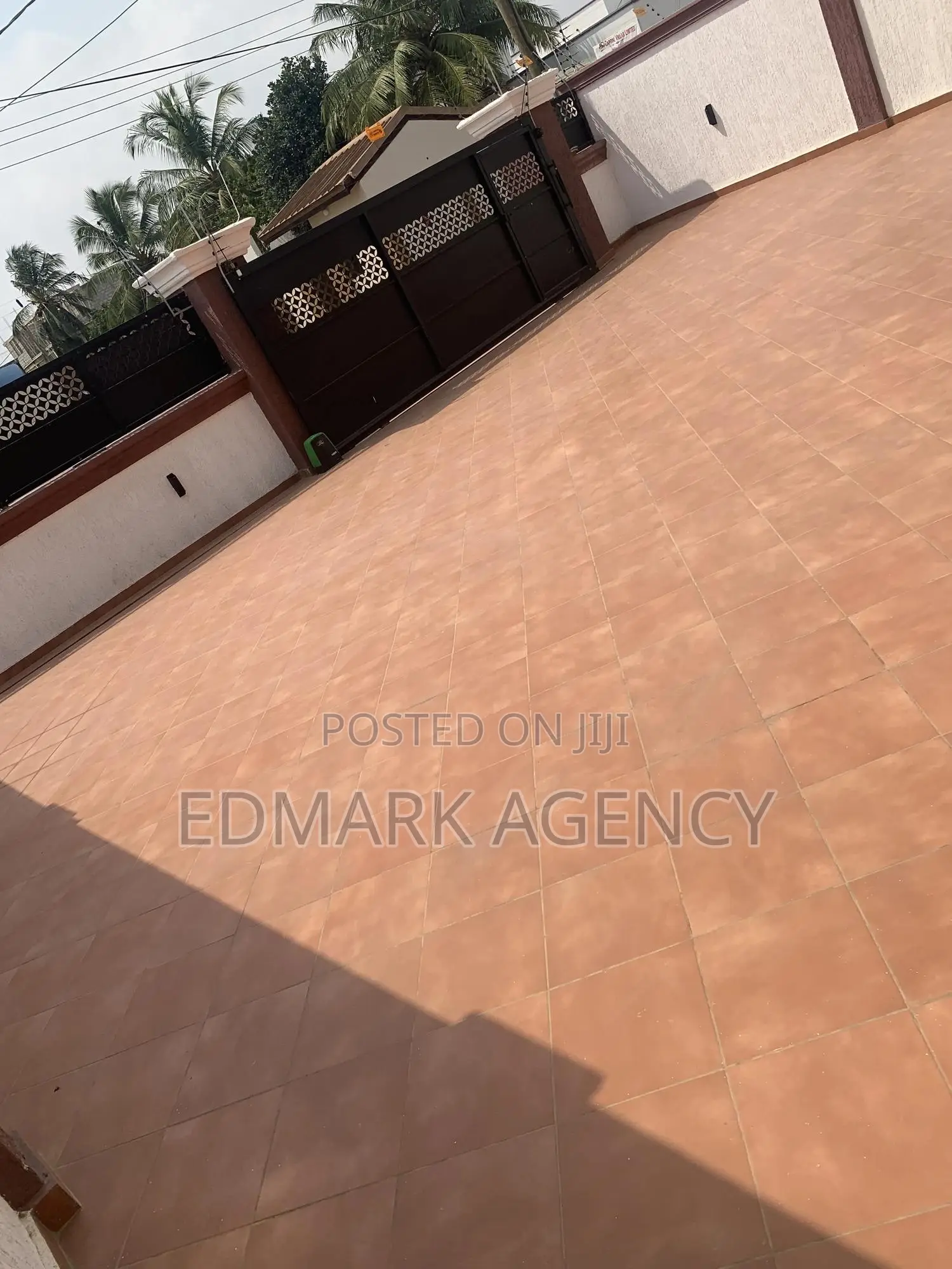 5bdrm House in Ars Ogbojo, American House for sale