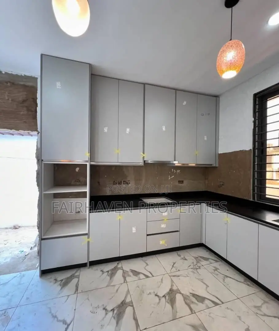 3bdrm House in Achimota for sale