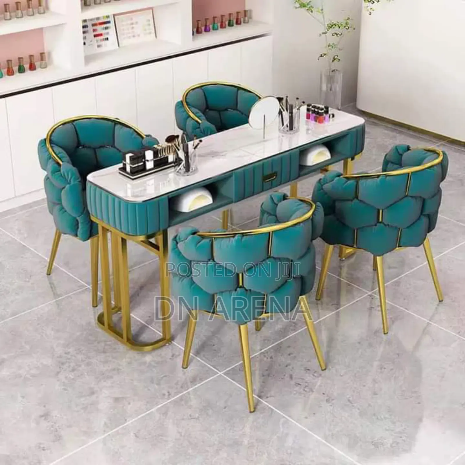 Luxury Manicure Table 4 Chairs