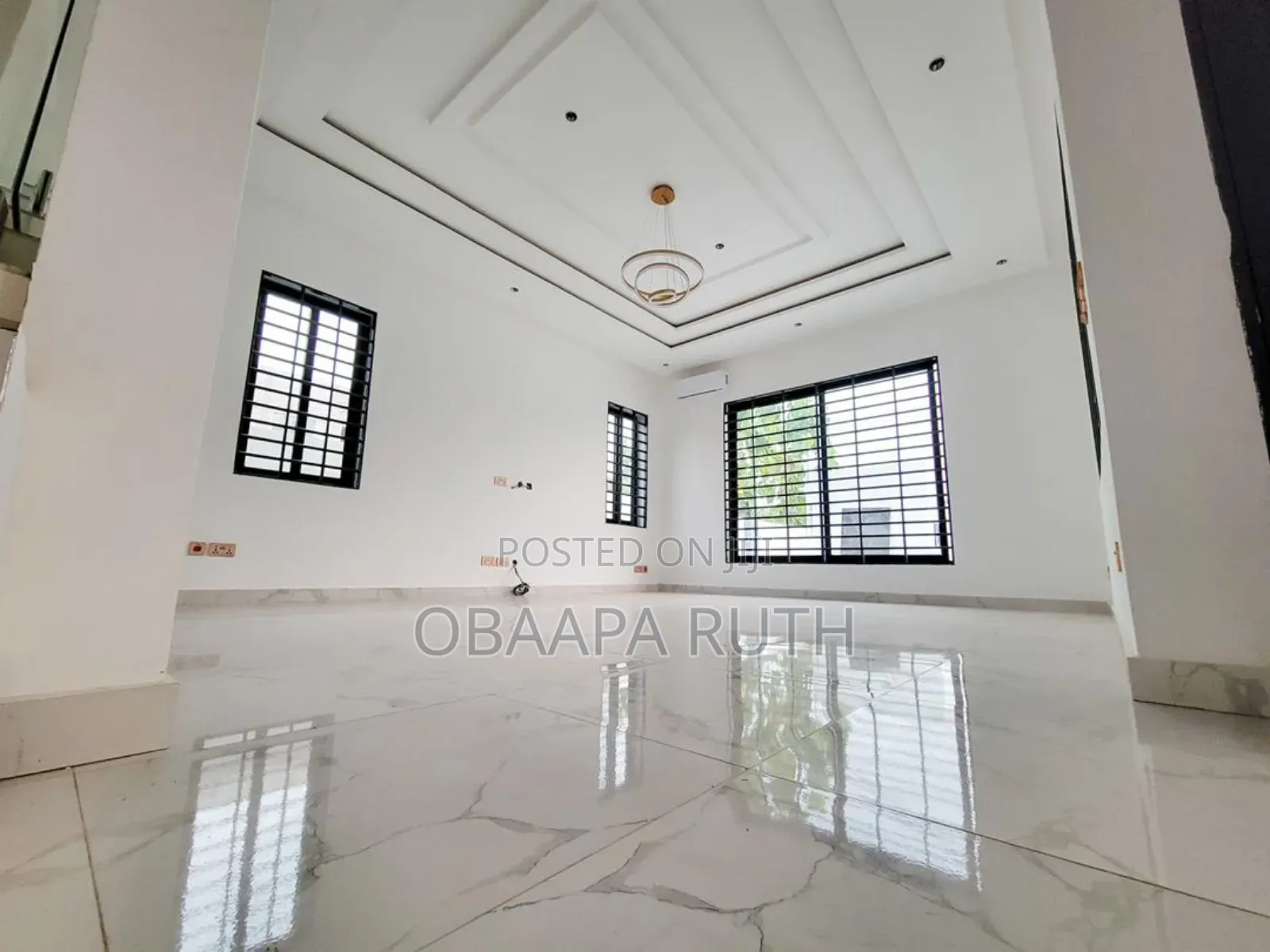 4bdrm Duplex in Lakeside for sale