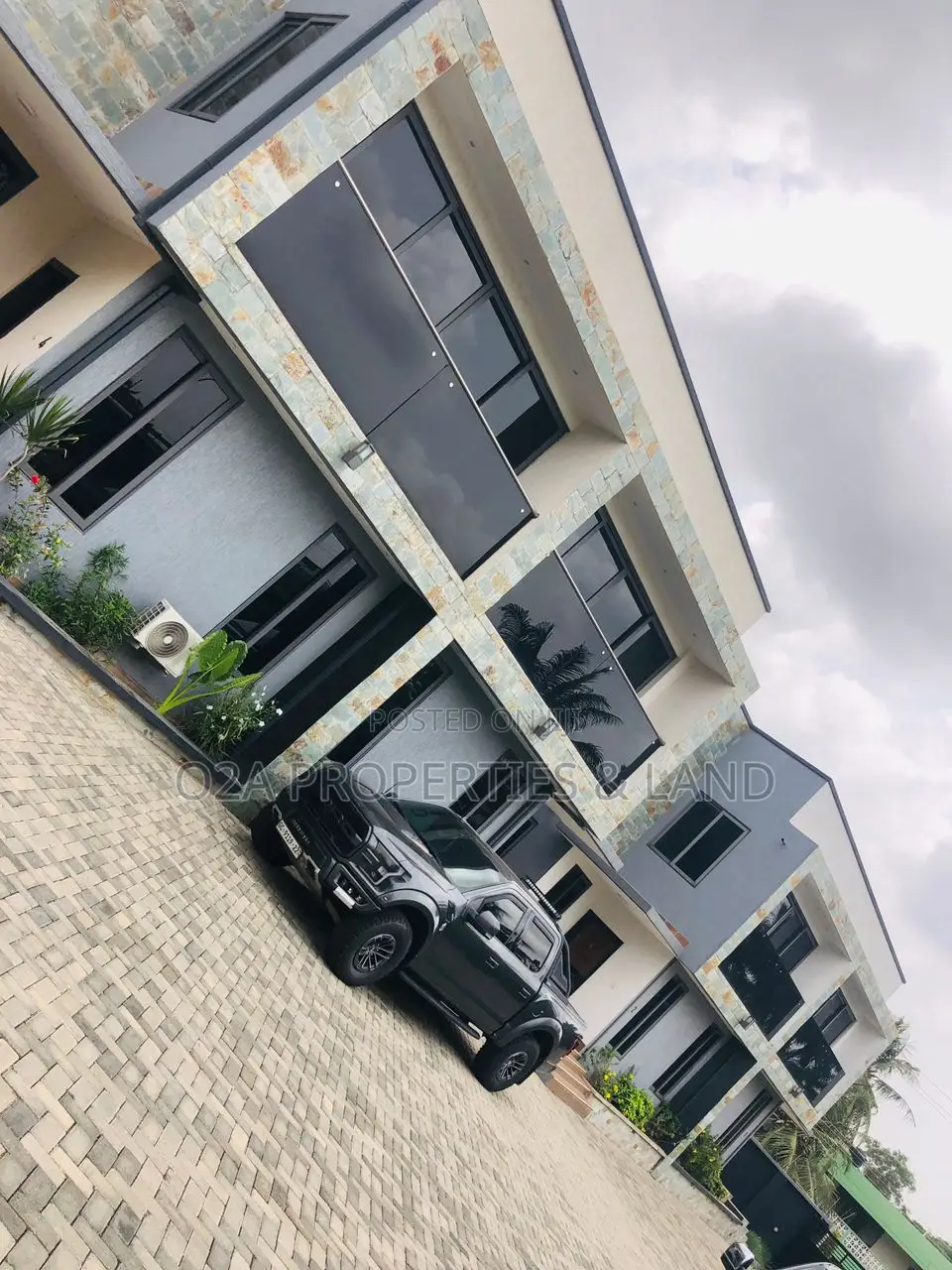 3bdrm Townhouse / Terrace in Dzorwulu for rent