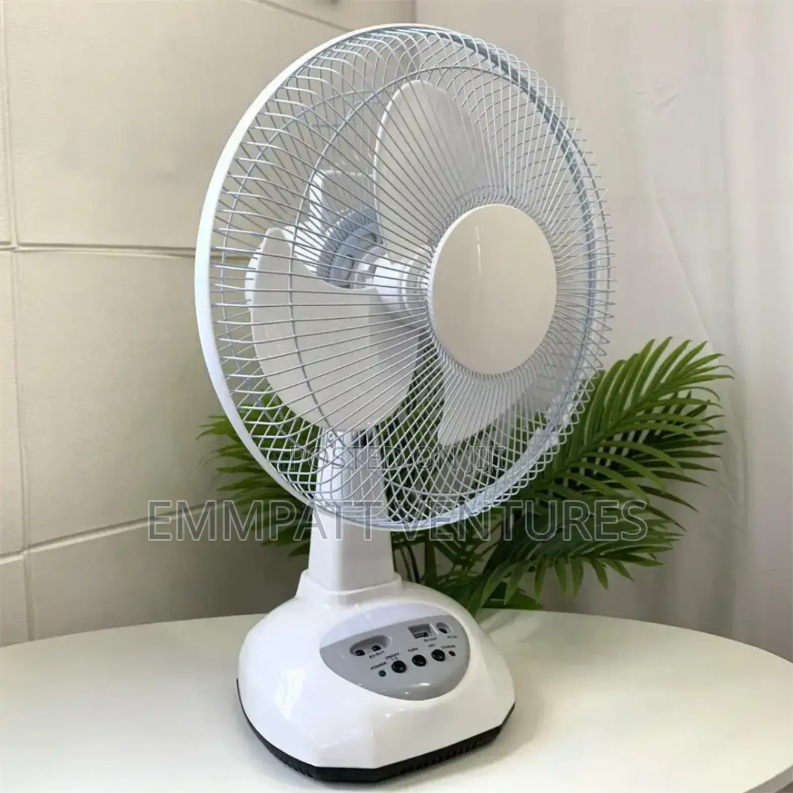 Table Top Rechargeable Fan Free 2 Bulbs and a Solar Panel
