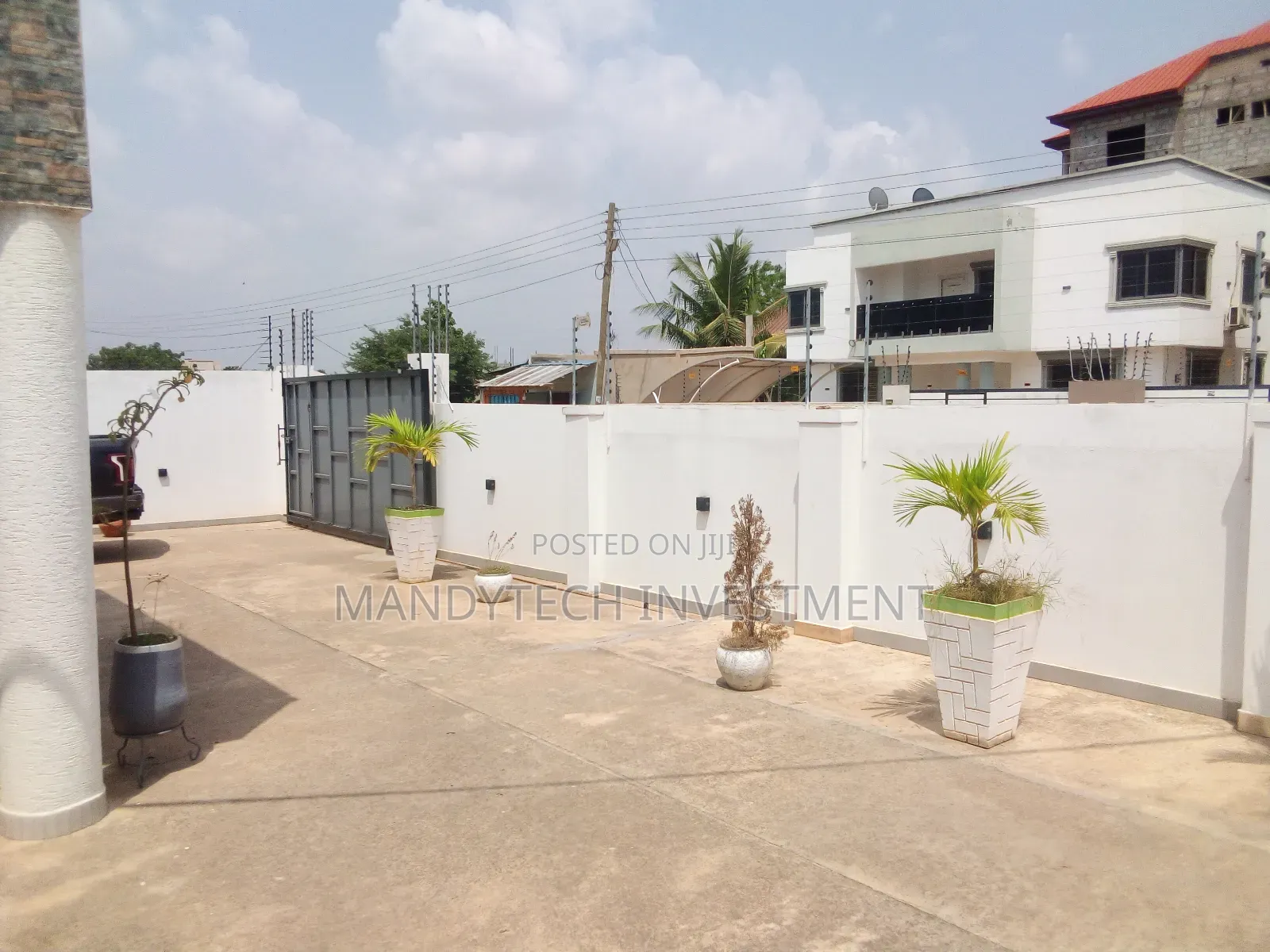 4bdrm Villa in Lake Side Estate for sale