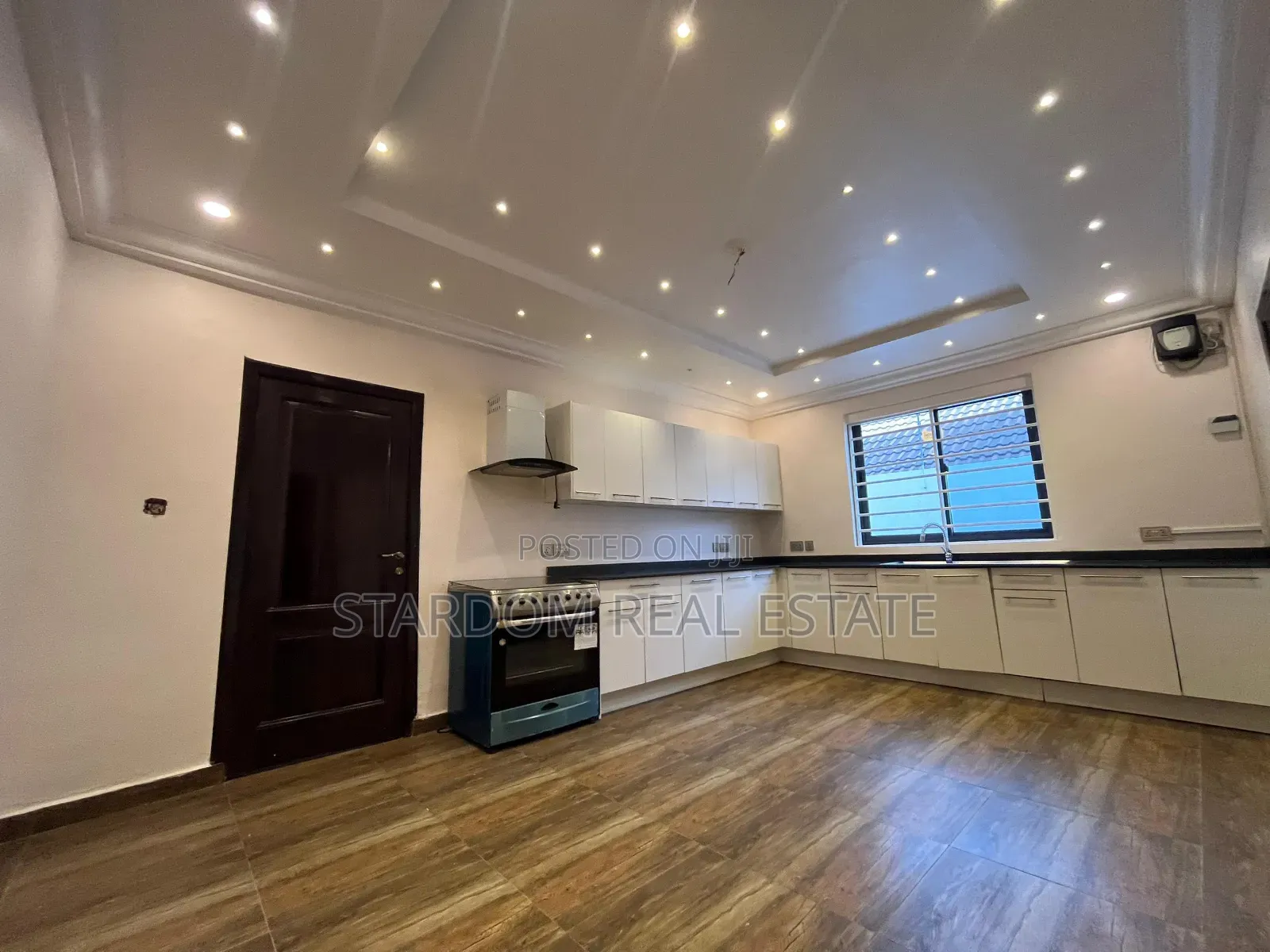 4bdrm Duplex in Adjiriganor for rent