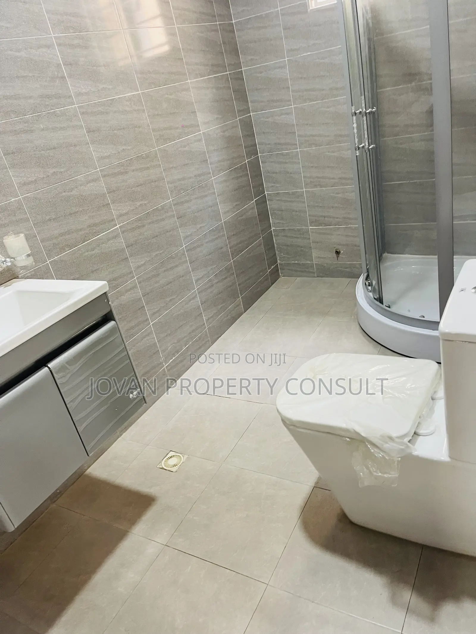 5bdrm House in Pokuase Acp for sale