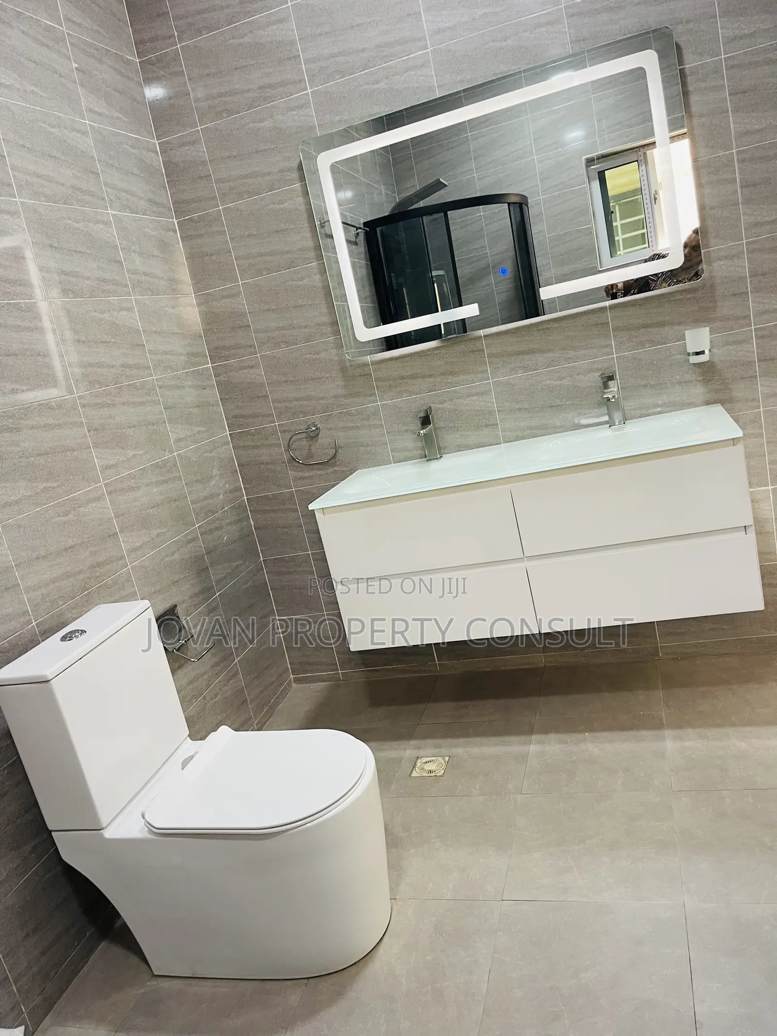 5bdrm House in Pokuase Acp for sale