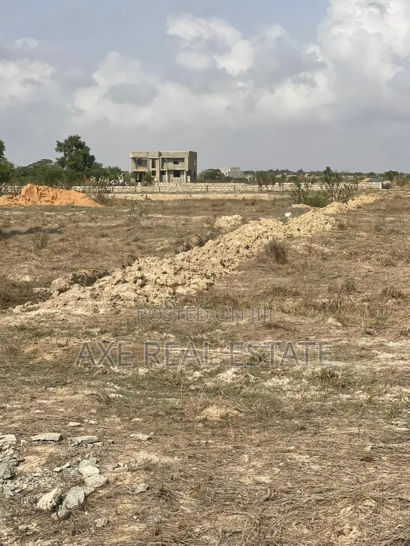 Easily Accessible Plots in a Coastal Area