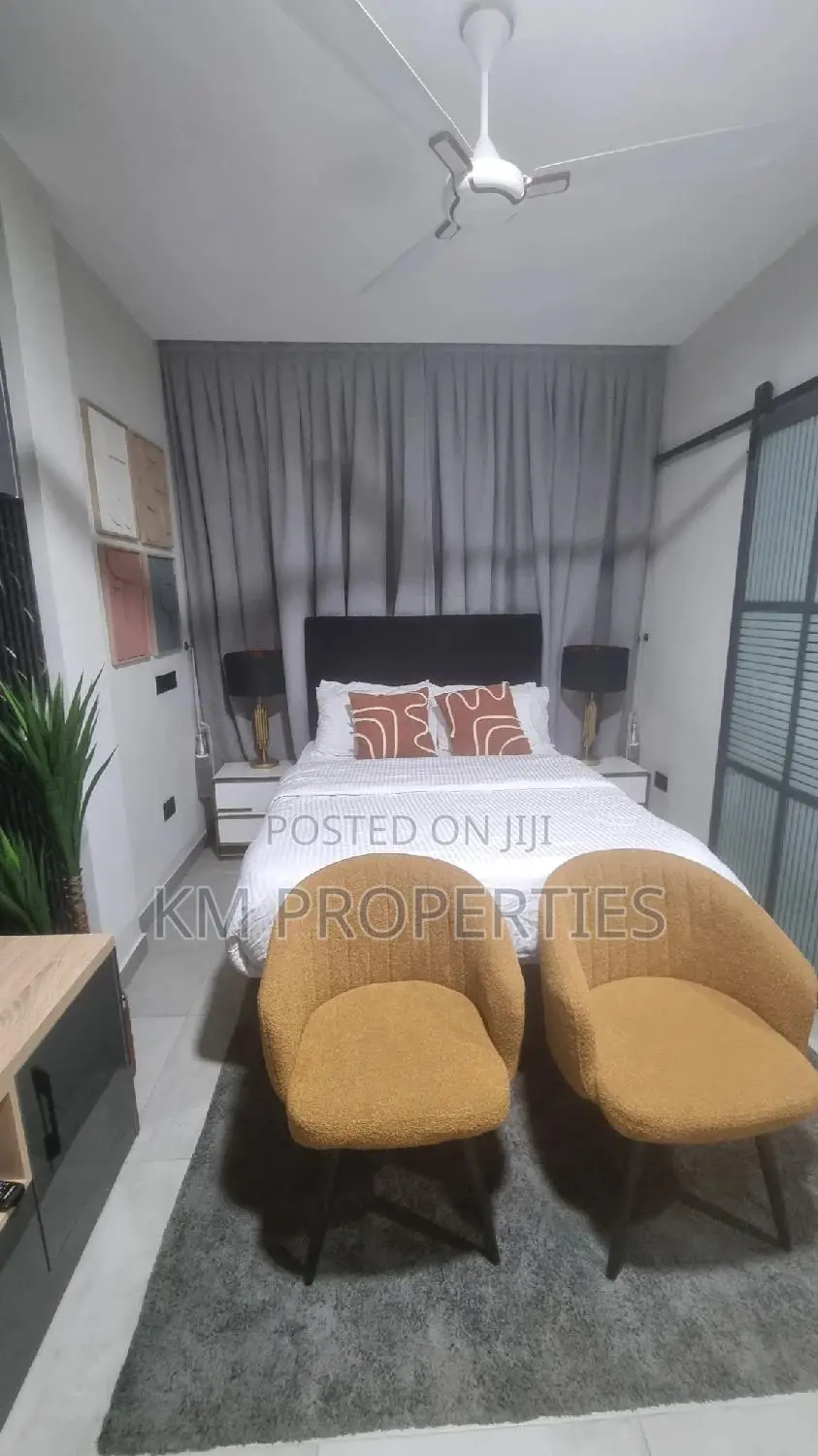 Furnished Single Studio Airbnb With a Lobby.