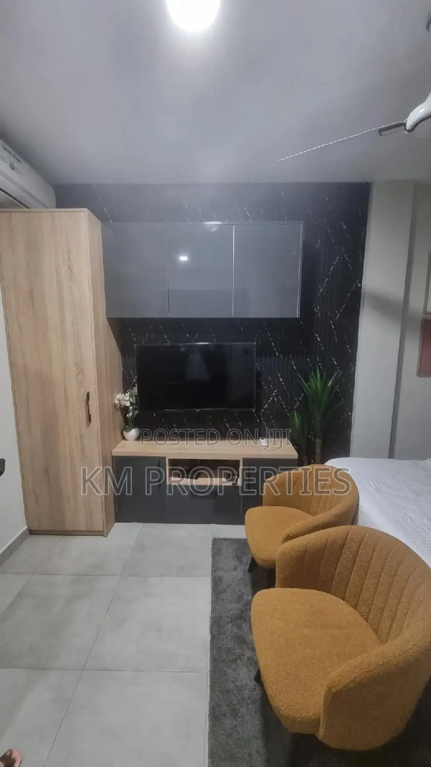 Furnished Single Studio Airbnb With a Lobby.