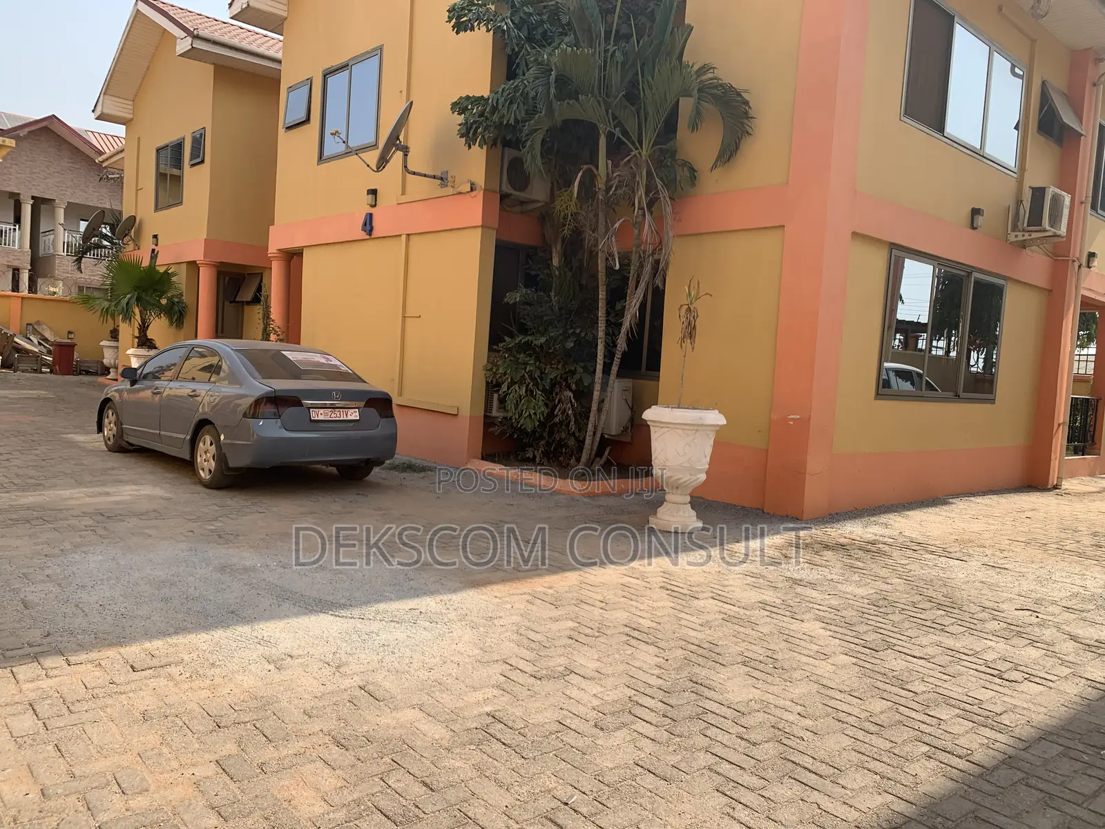 4bdrm Townhouse / Terrace in North Legon for rent