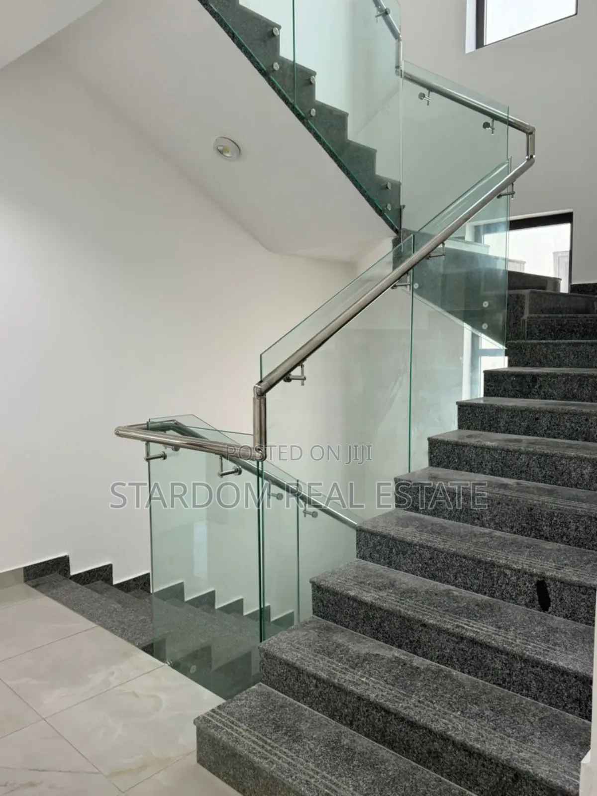 4bdrm Duplex in American House, East Legon for rent