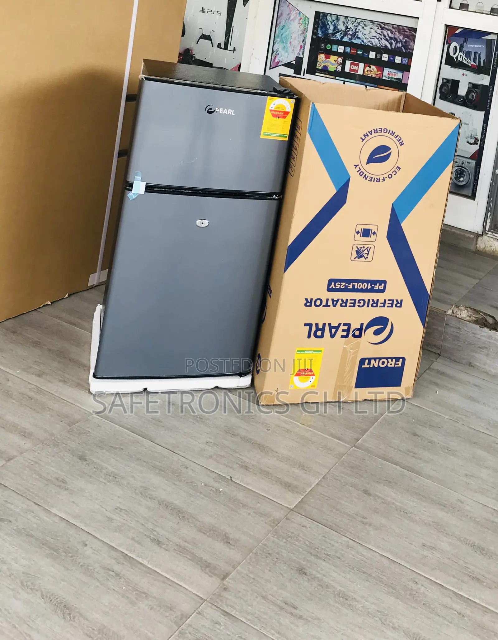 Trusted Doubledoor Pearl Black 90L Top Freezer Tabletop