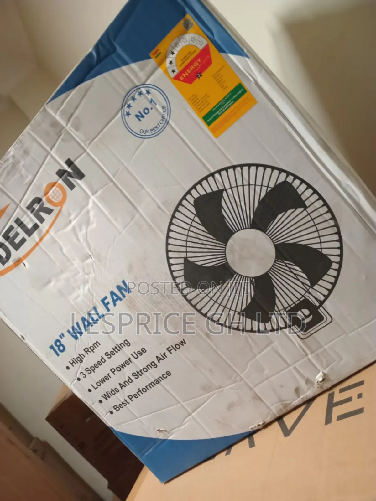 Delron18" Wall Fan: Fast Cooling