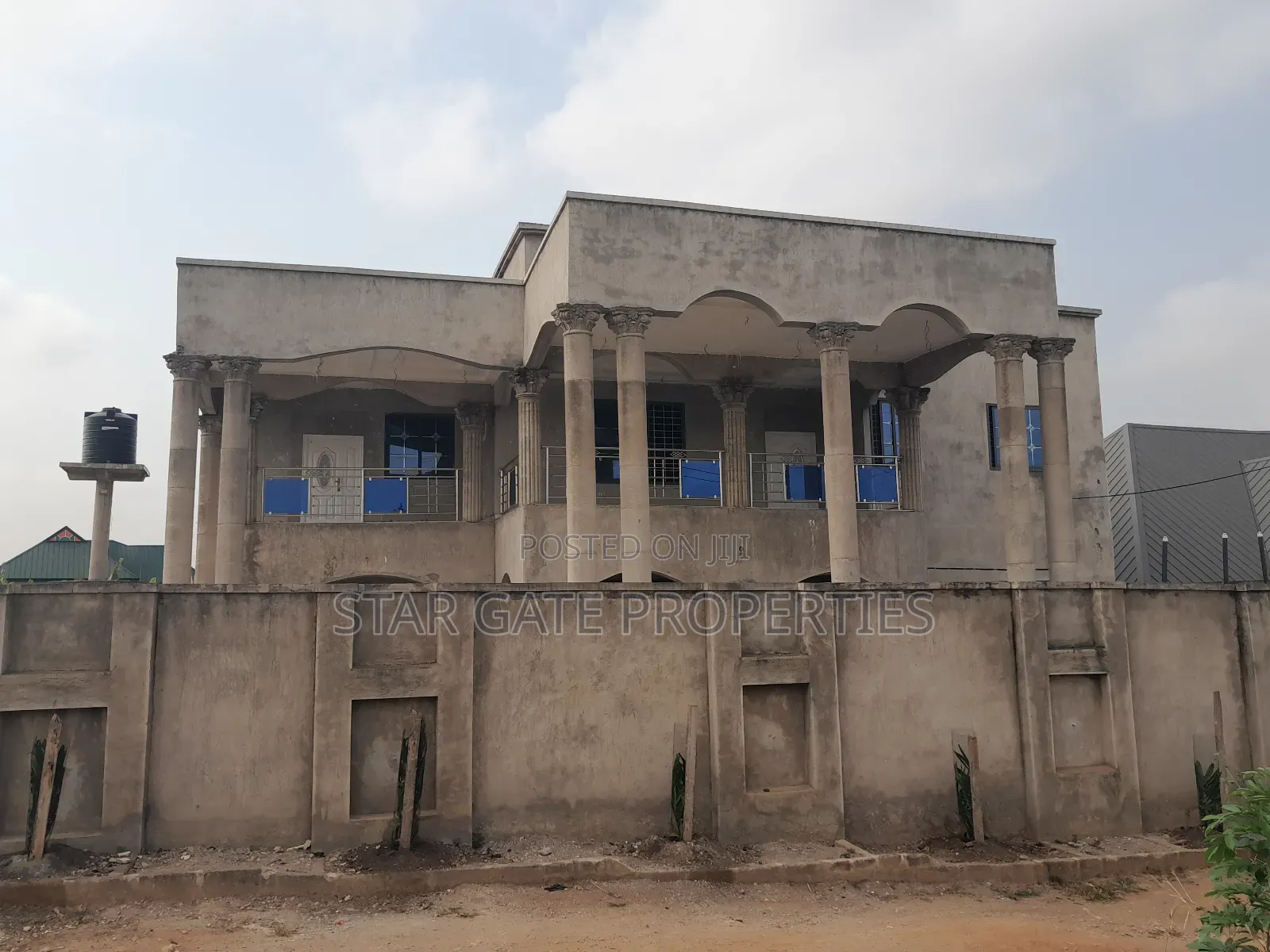 8bdrm House in Kenyasi Adwumam, Kumasi Metropolitan for sale