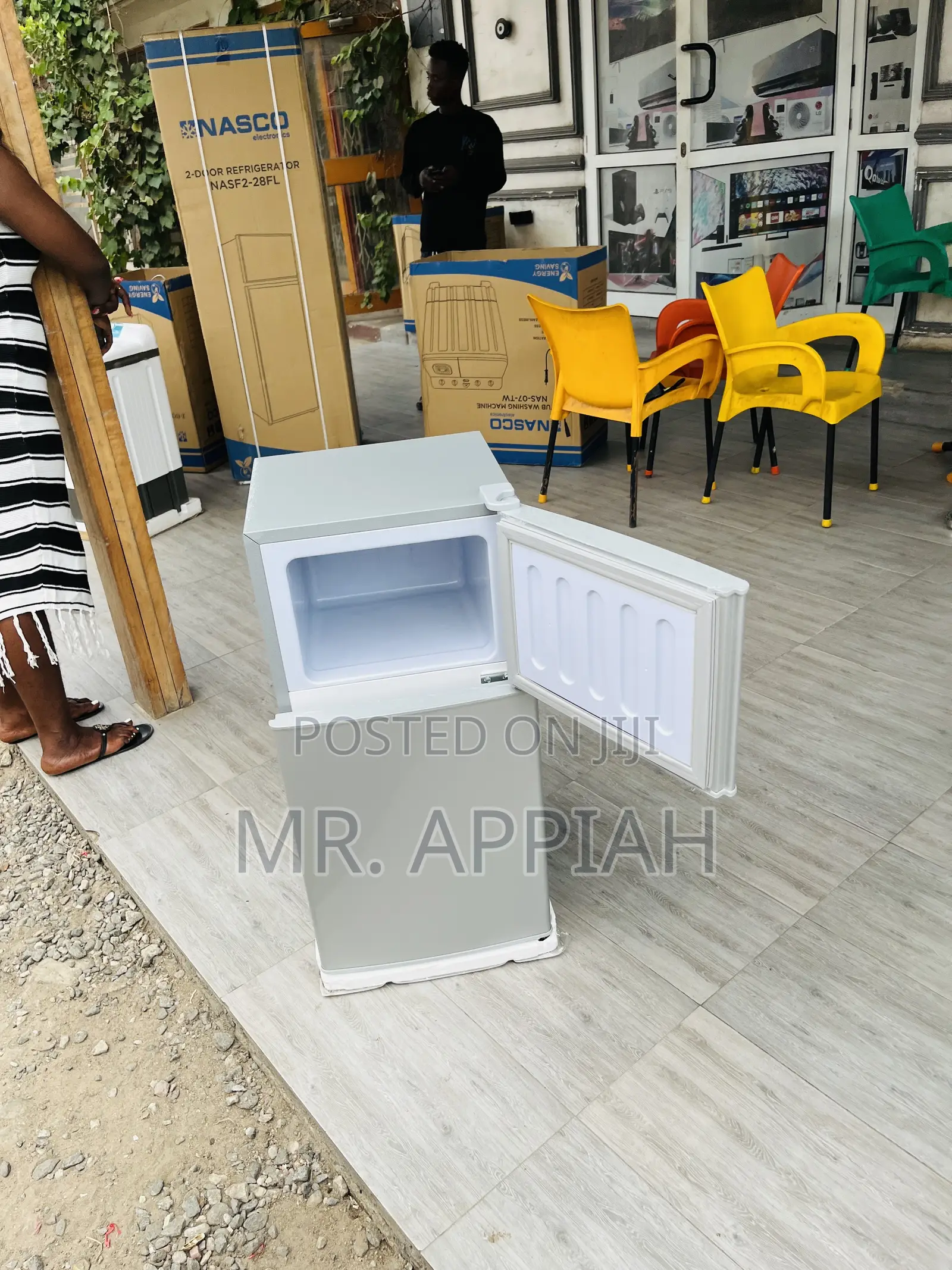 Extremely Chilling Nasco F2-11 Double Door Table Top Fridge