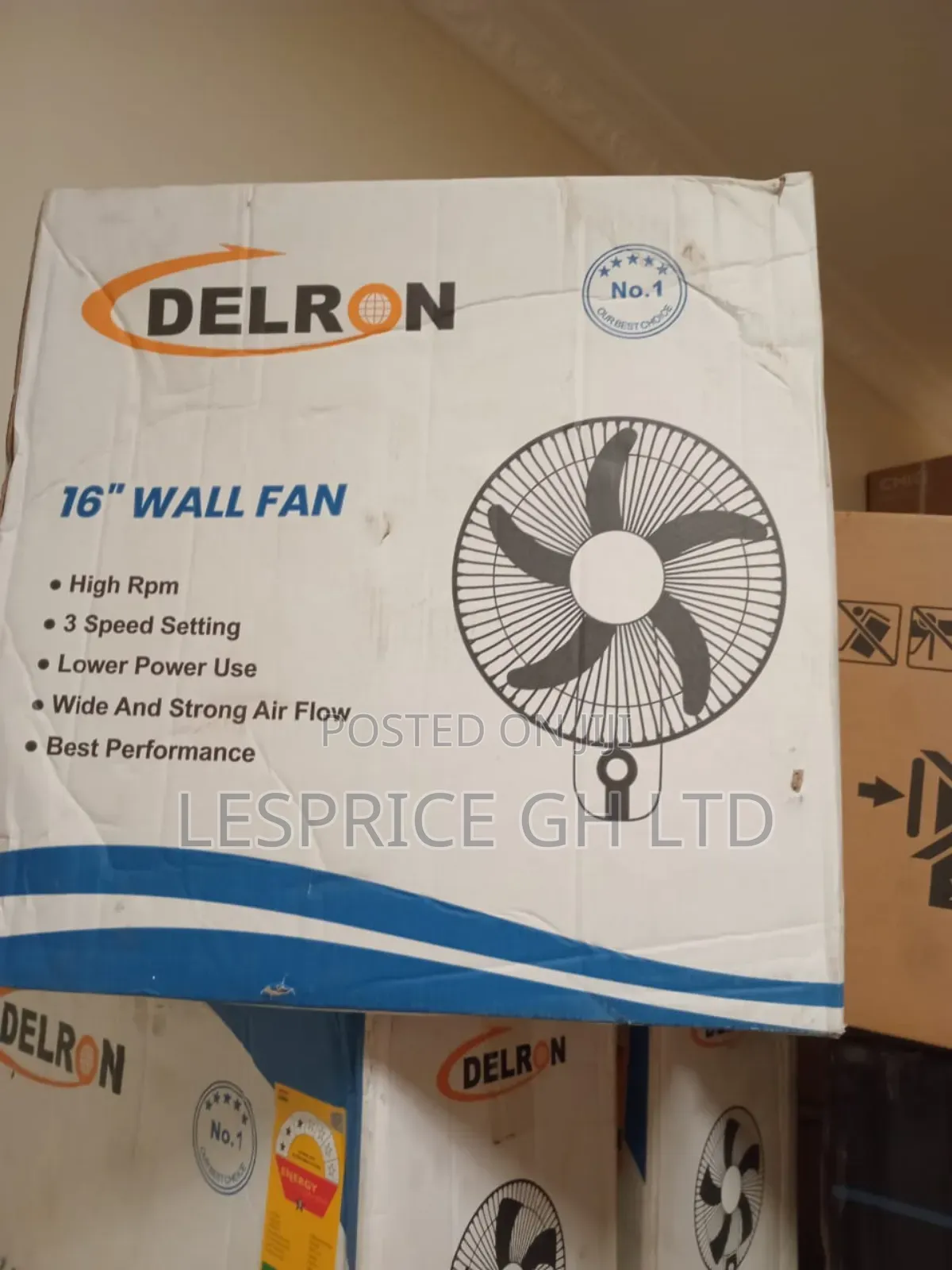 Delron 16" Fan: White/ Black, Stylish Look