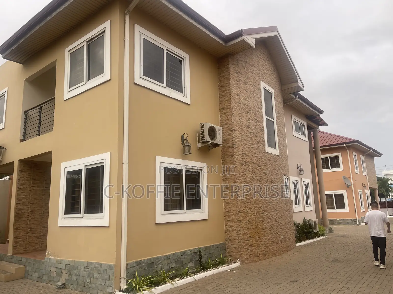 4bdrm Duplex in Tesano for rent