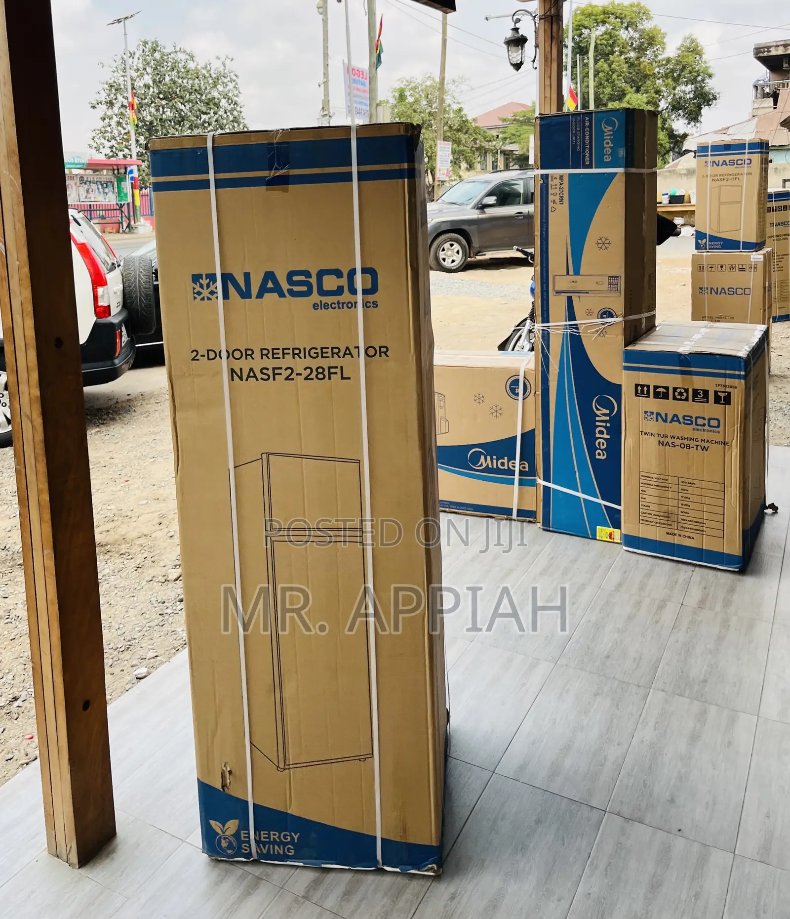 Elegant Silver Nasco Nasf2-28fl Electric Refrigerator.
