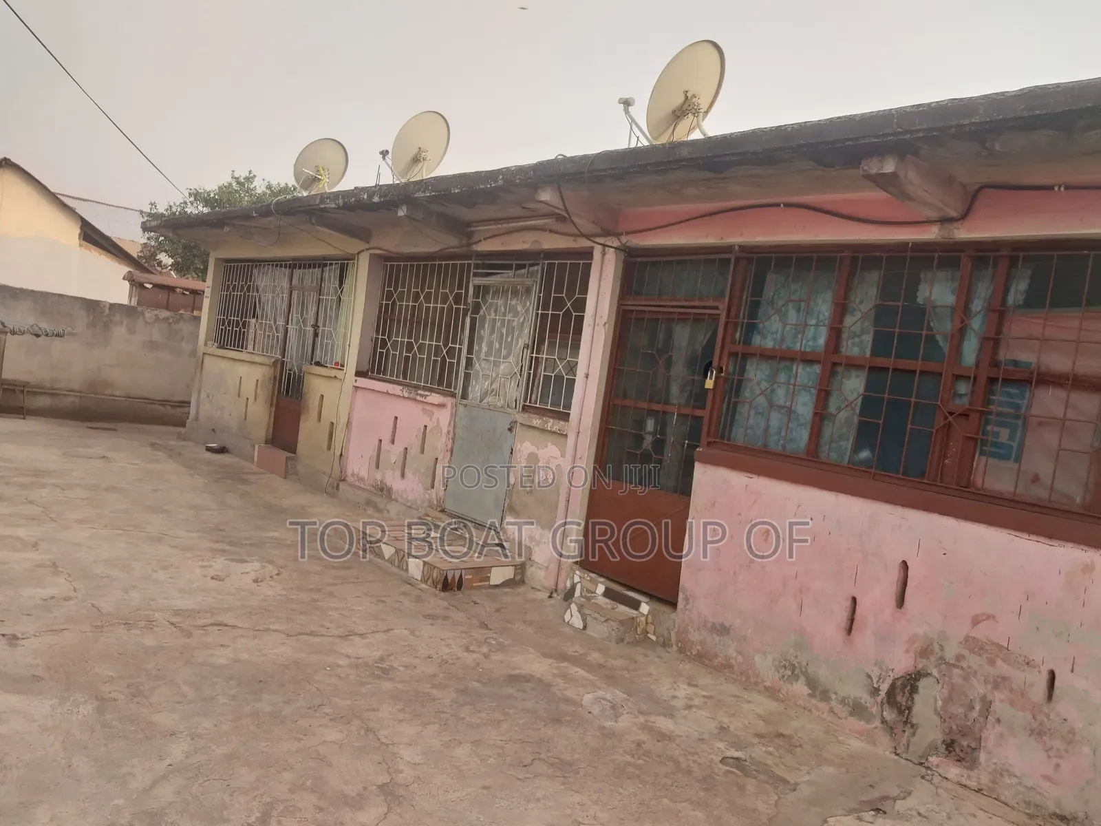 10bdrm House in Tafo - Top-Boat, Kumasi Metropolitan for sale