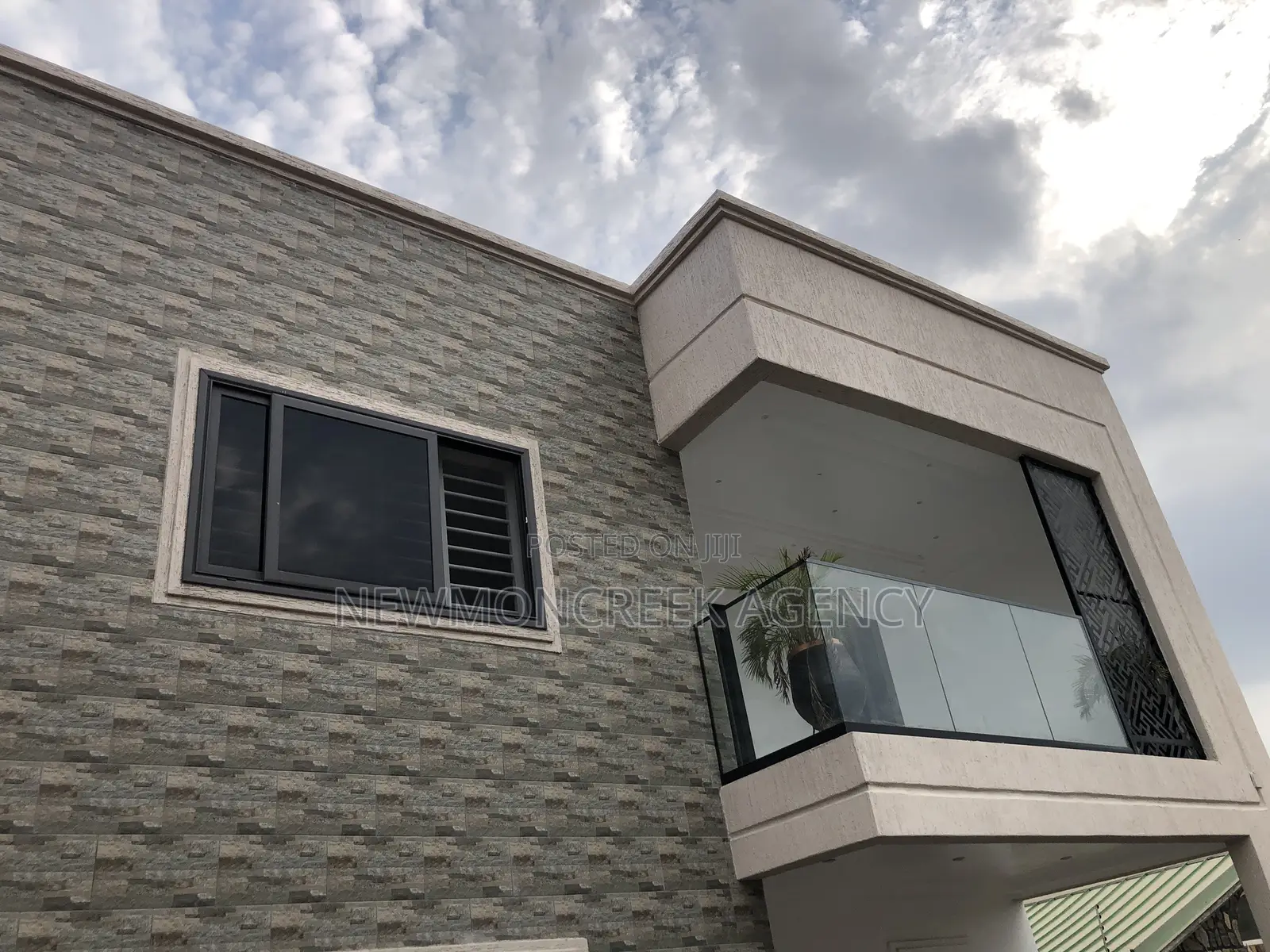 4bdrm Duplex in Oyarifa,Balancer, Accra Metropolitan for sale