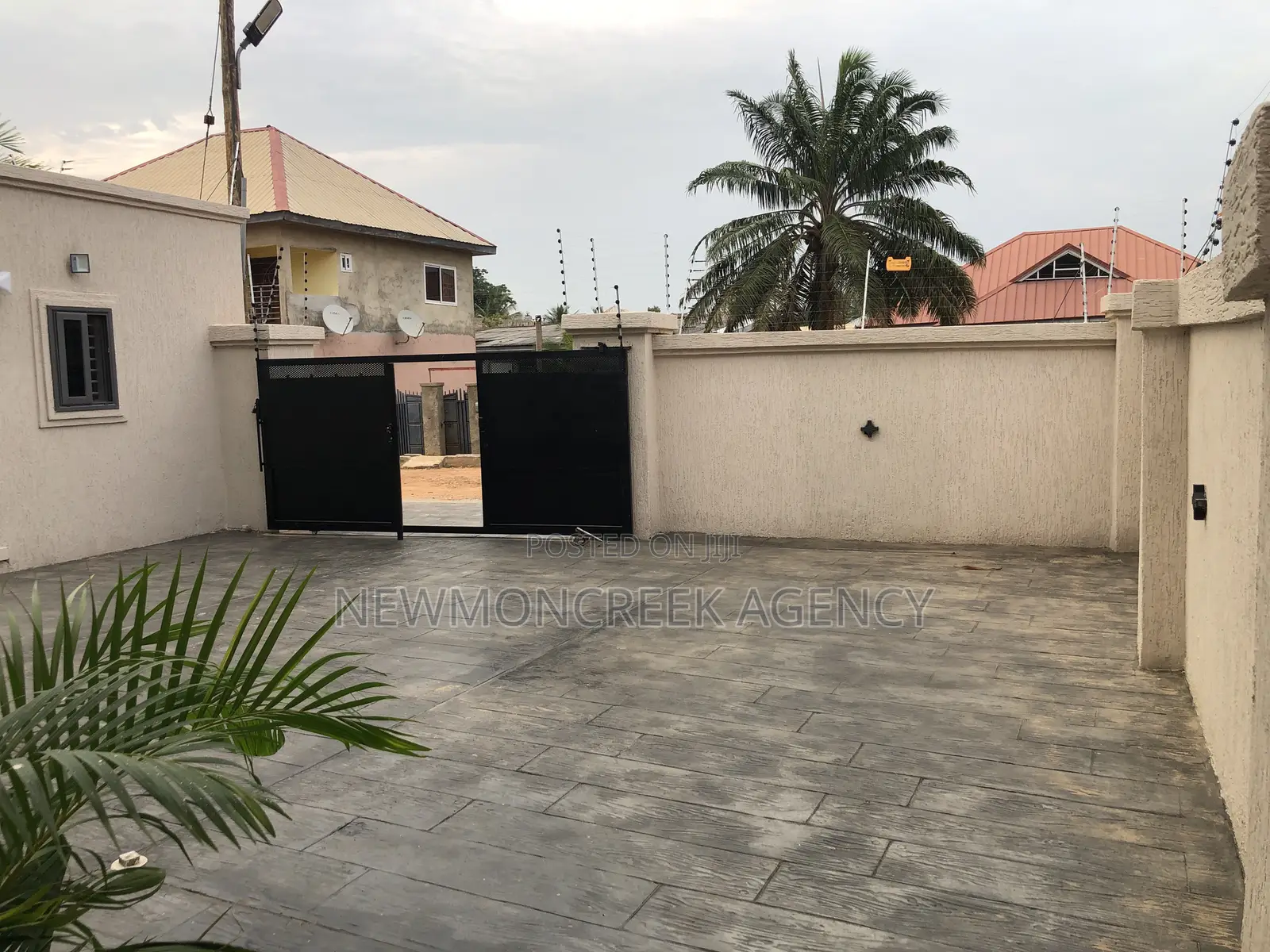 4bdrm Duplex in Oyarifa,Balancer, Accra Metropolitan for sale