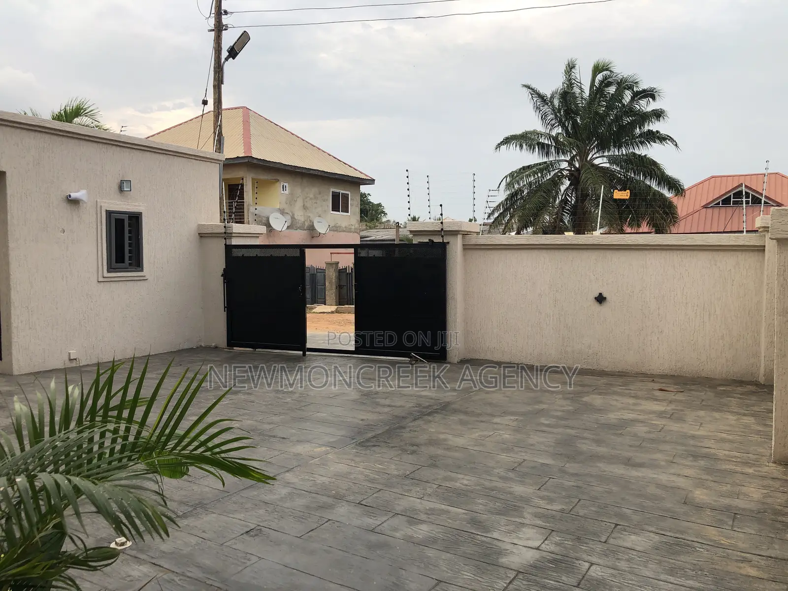 4bdrm Duplex in Oyarifa,Balancer, Accra Metropolitan for sale