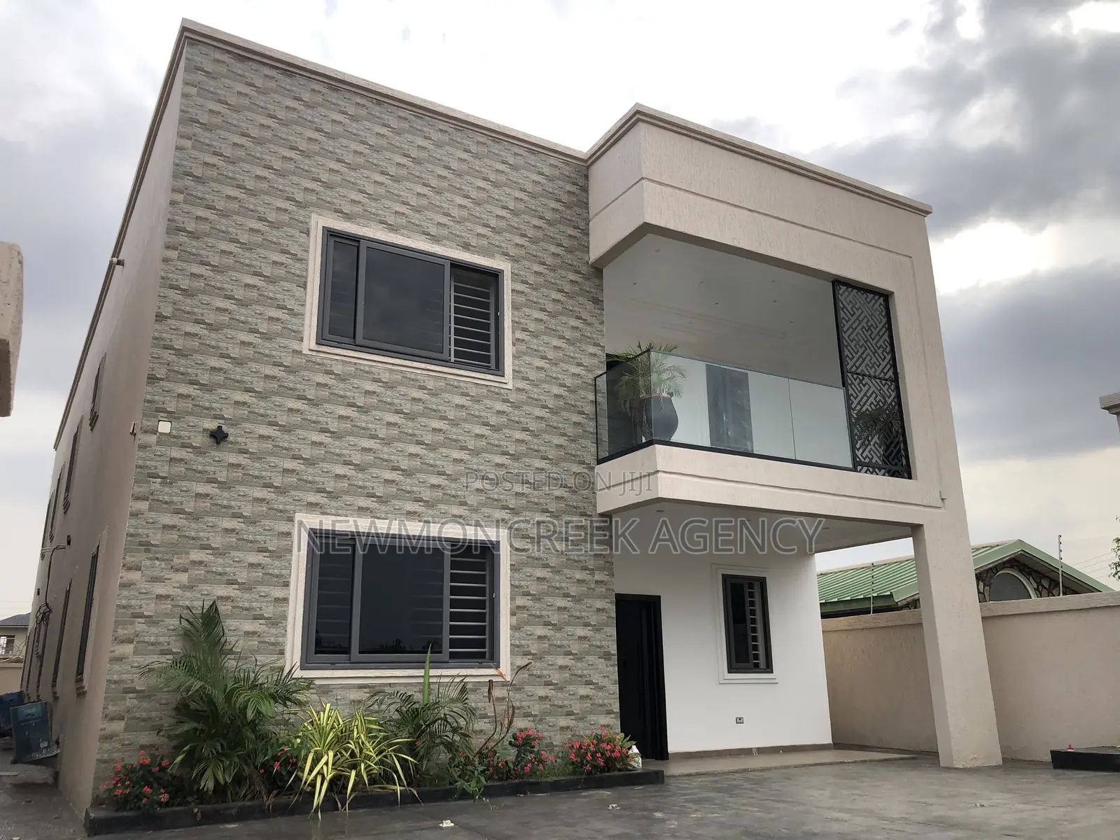 4bdrm Duplex in Oyarifa,Balancer, Accra Metropolitan for sale