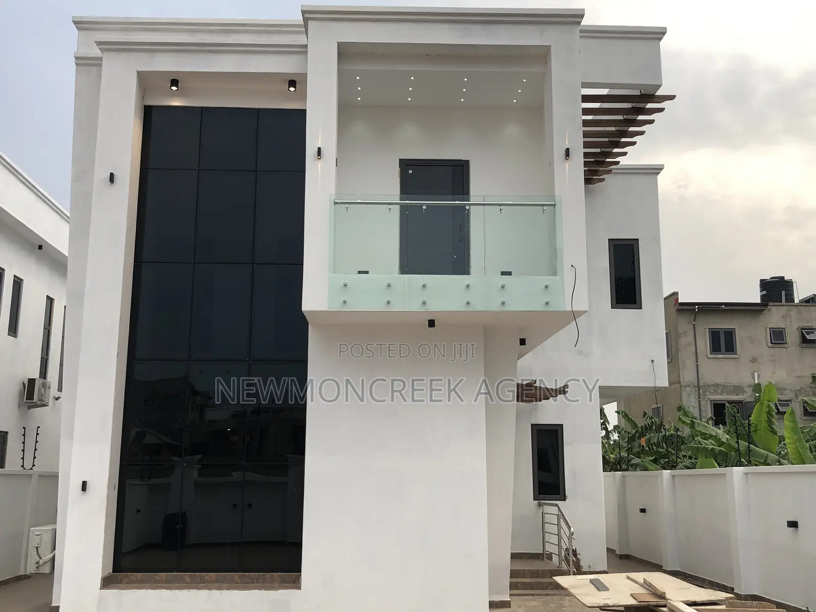 4bdrm Duplex in Off The Oyarifa, Accra Metropolitan for sale