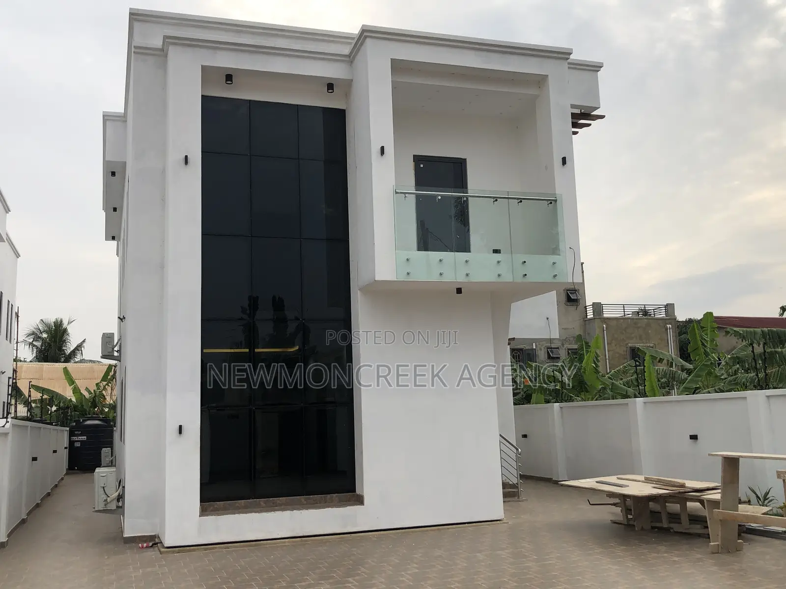 4bdrm Duplex in Off The Oyarifa, Accra Metropolitan for sale