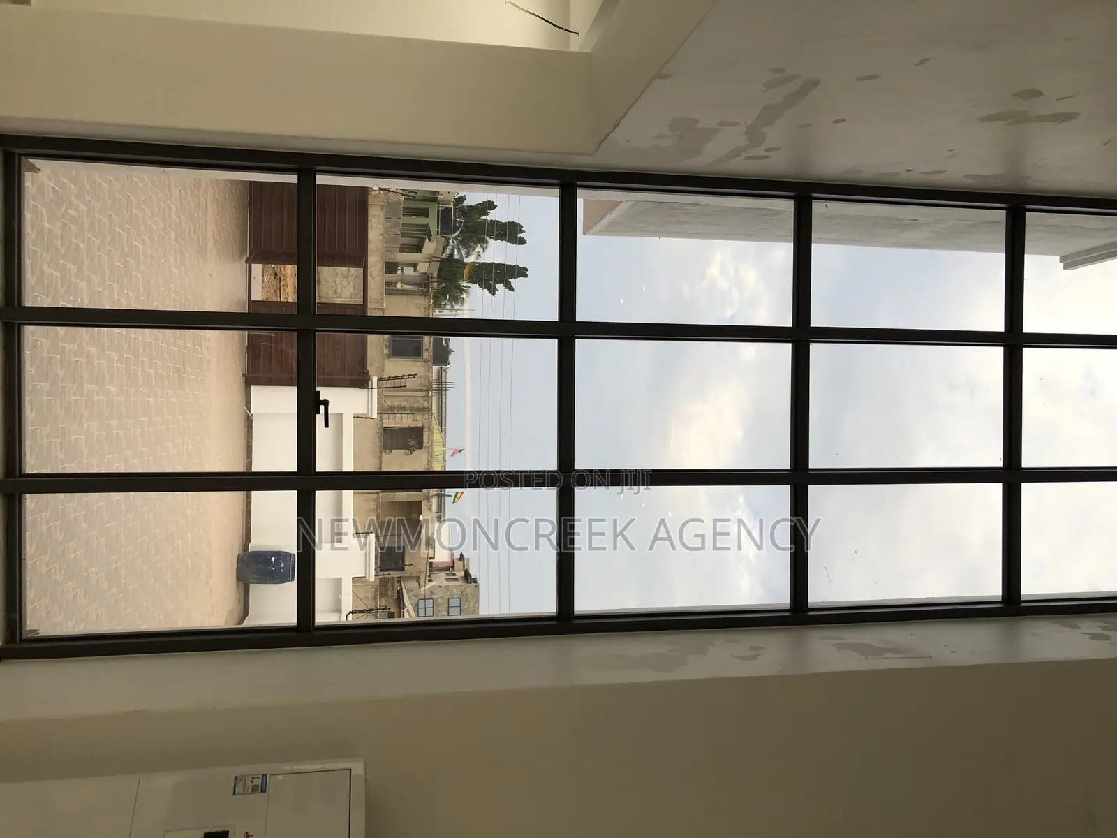4bdrm Duplex in Off The Oyarifa, Accra Metropolitan for sale