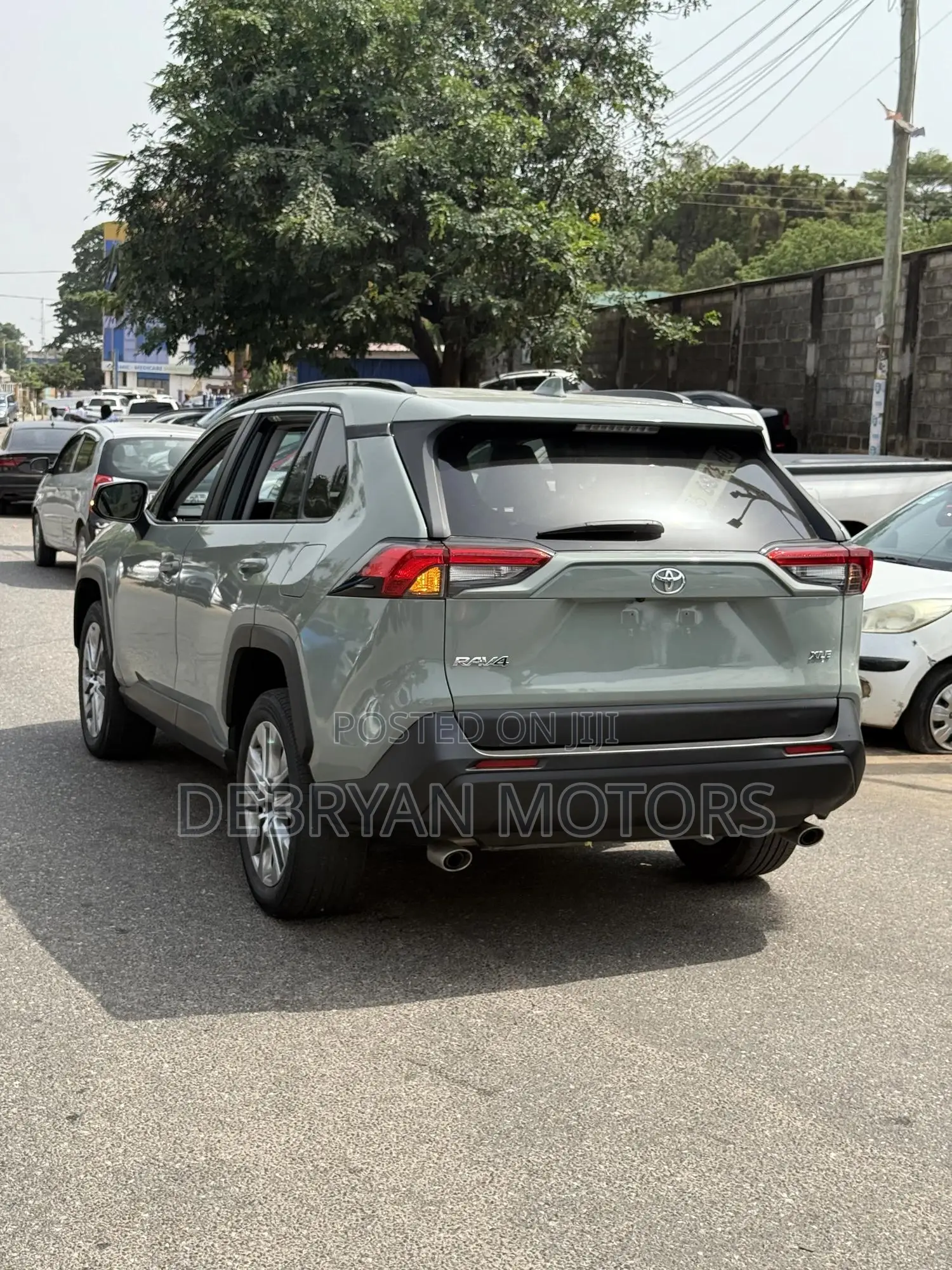 Toyota RAV4 XLE Premium 2022 Gray