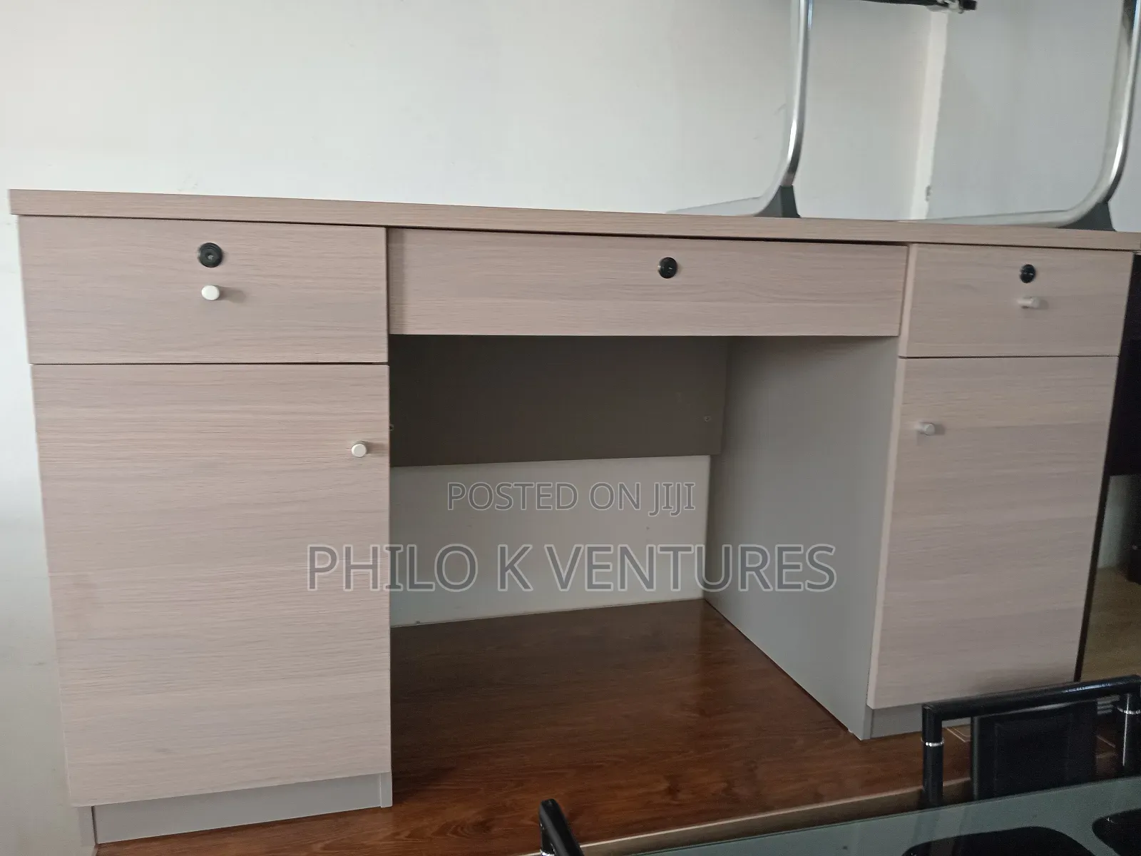 Sellers Table at Cool Price