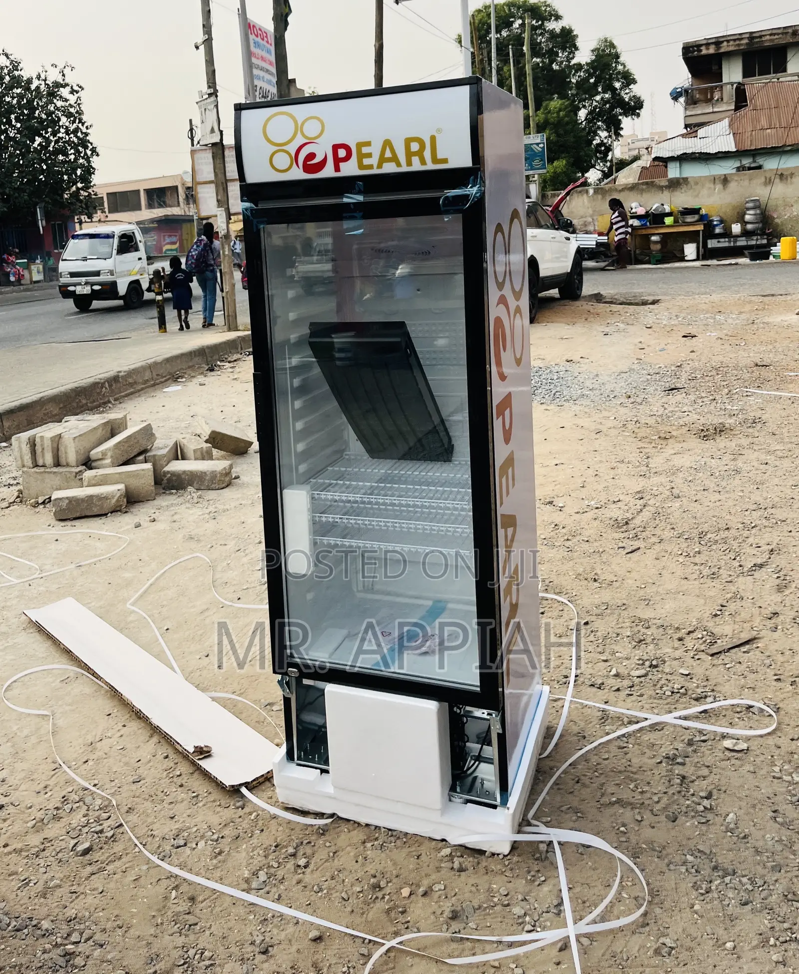 Single Door Pearl PVC 352, 300l Electric Beverage Cooler