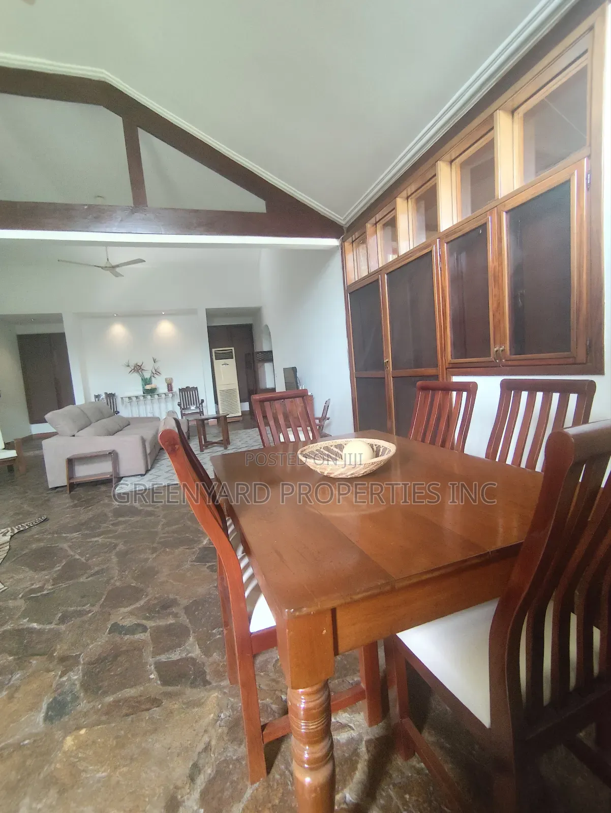 3bdrm House in A&C, East Legon for rent