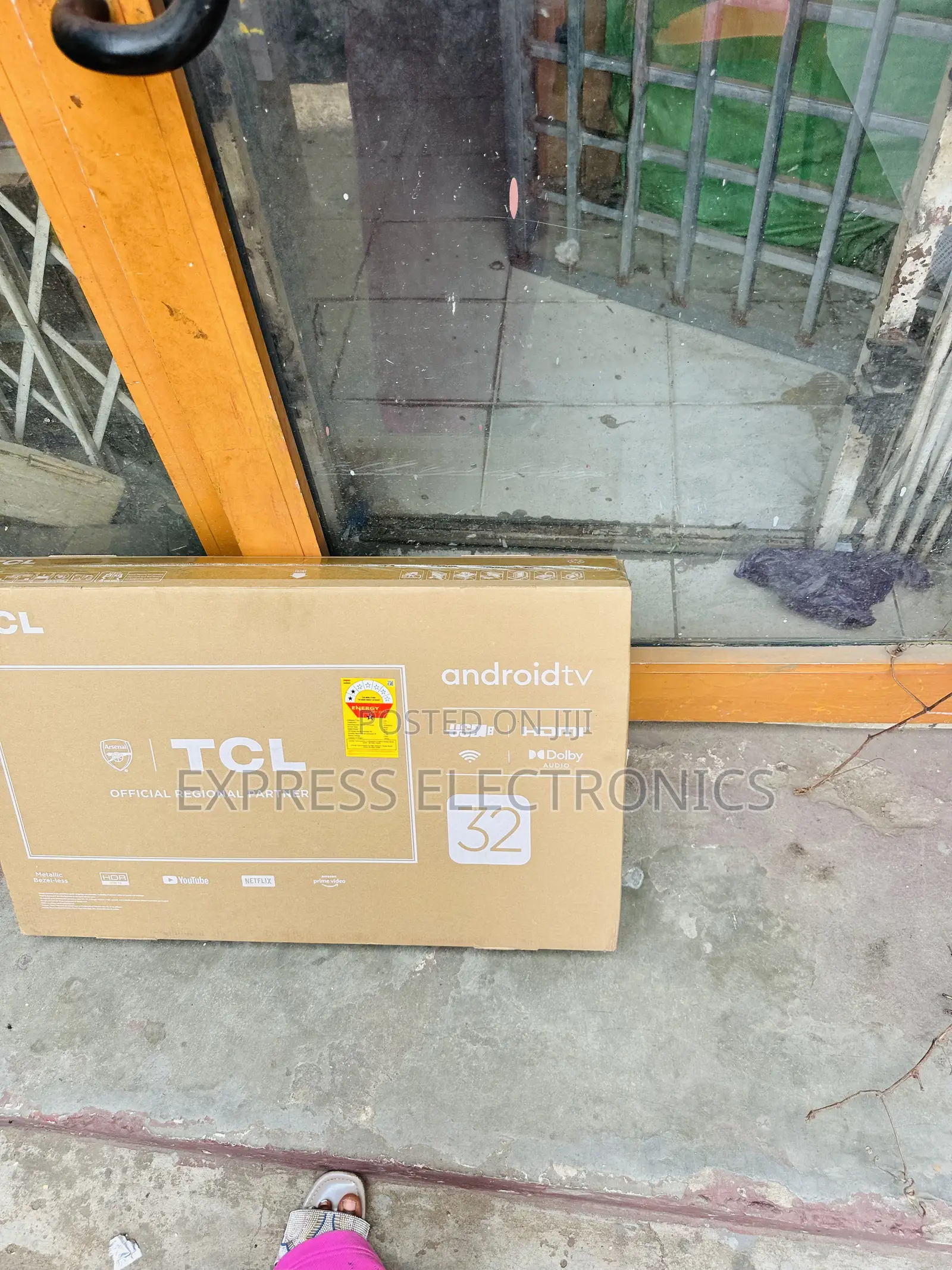 Slim and Sleek Design TCL Smart Android 32”S45000
